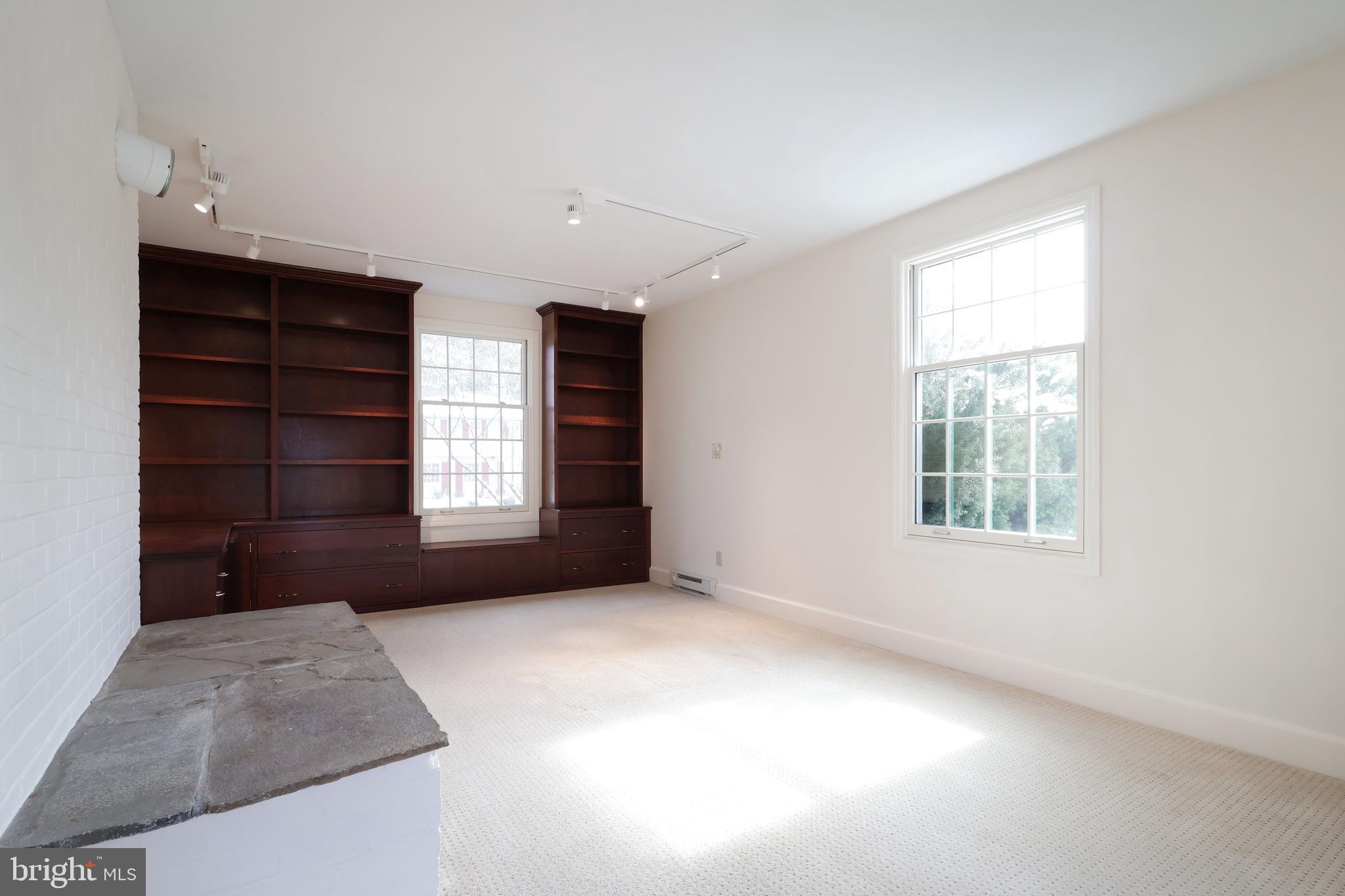 COLLEGE HEIGHTS - Residential