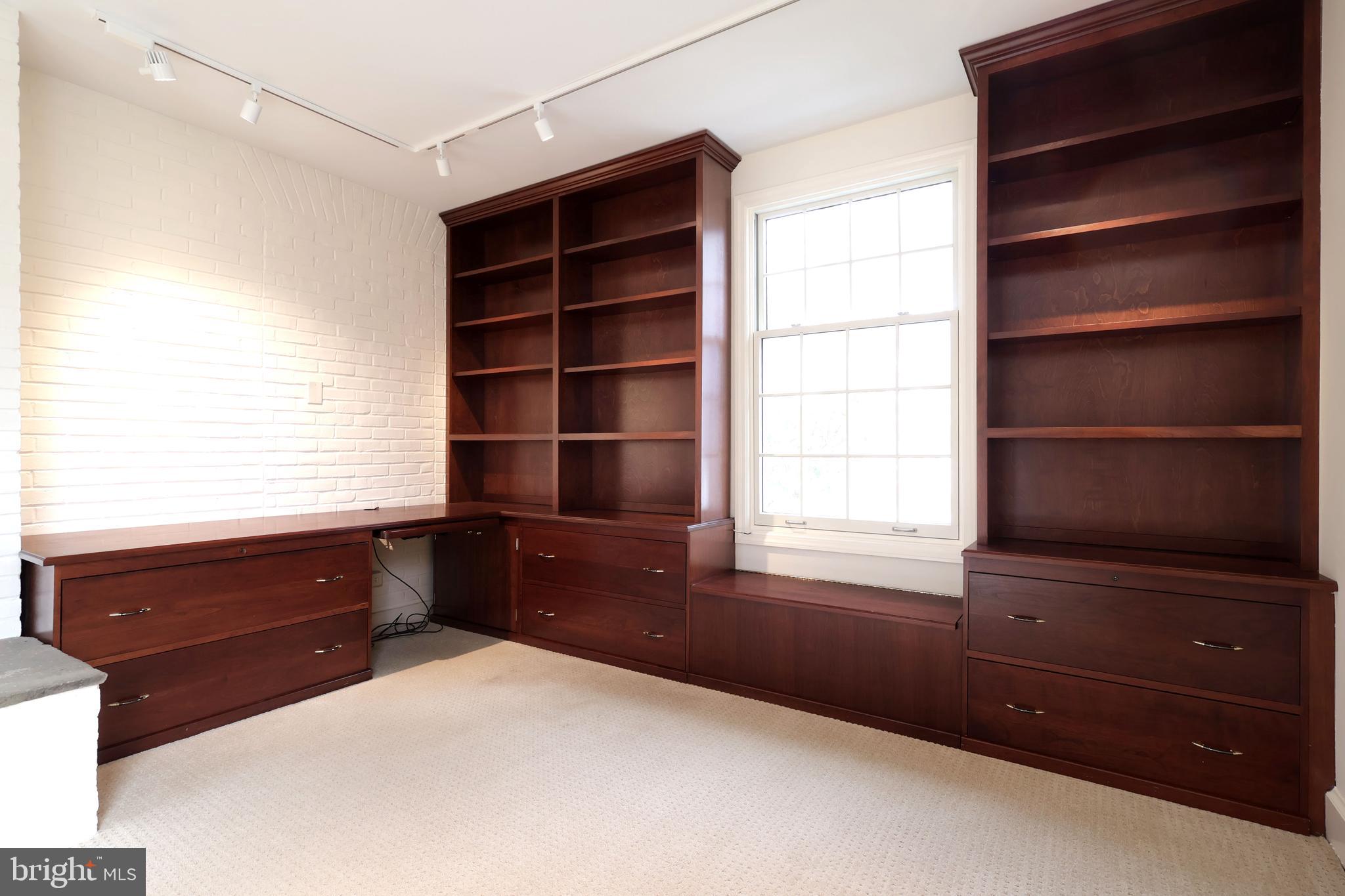 COLLEGE HEIGHTS - Residential