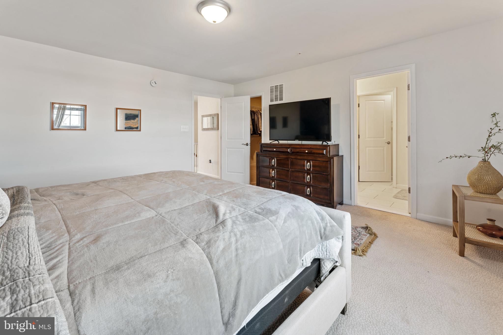 METRO POINTE - Residential