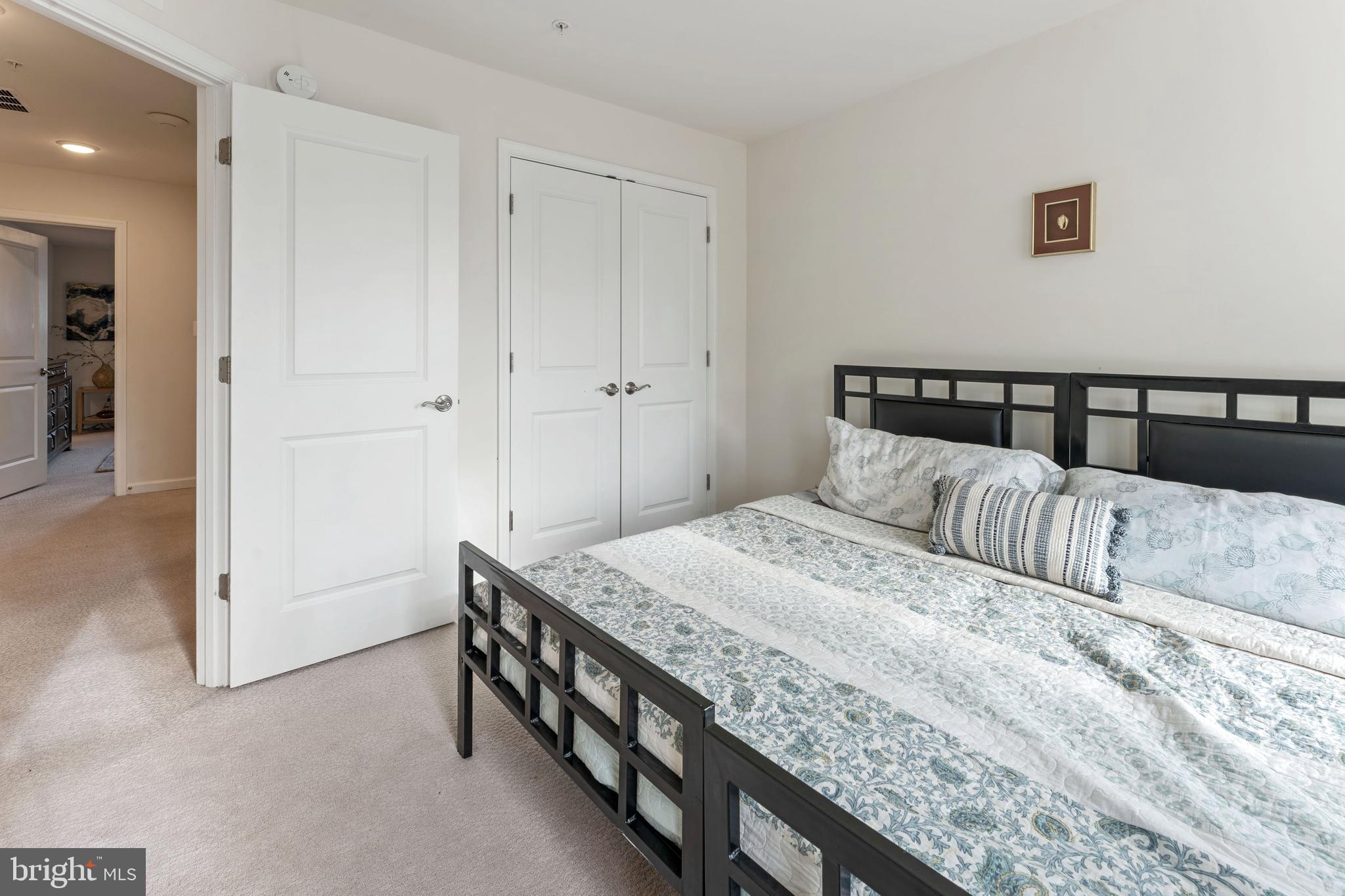 METRO POINTE - Residential