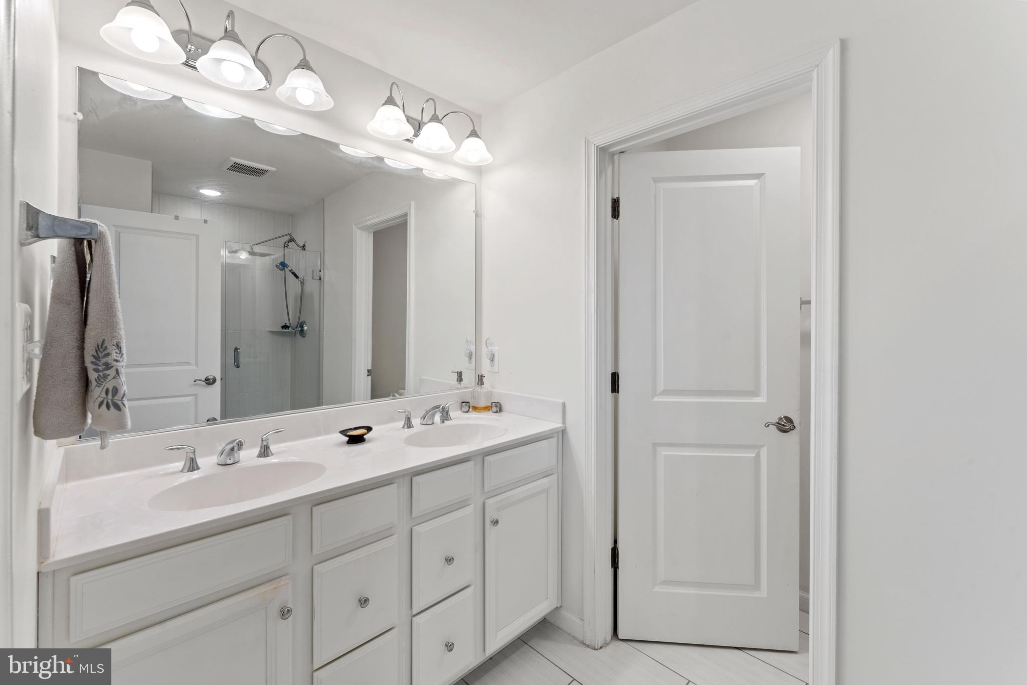 METRO POINTE - Residential