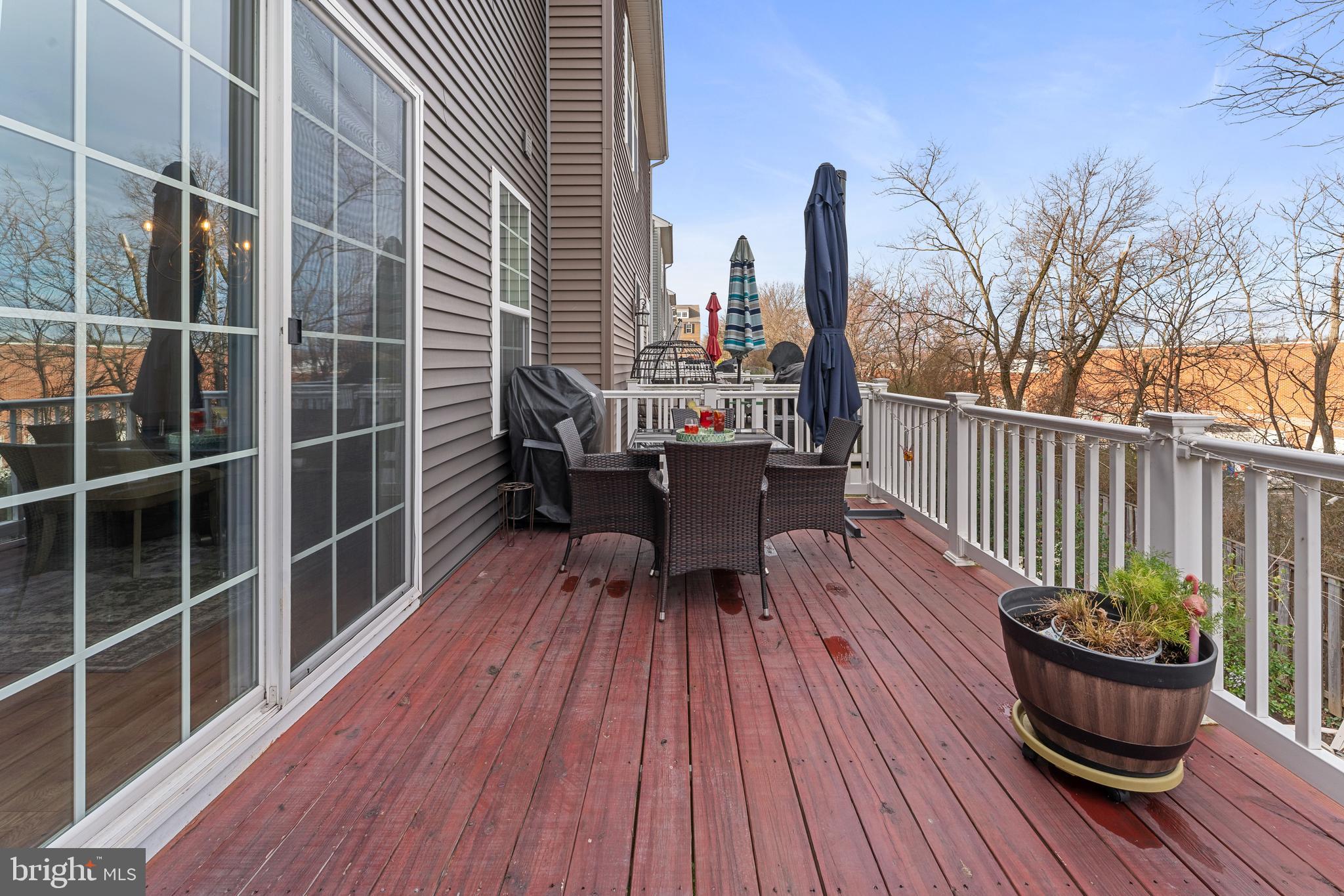 METRO POINTE - Residential