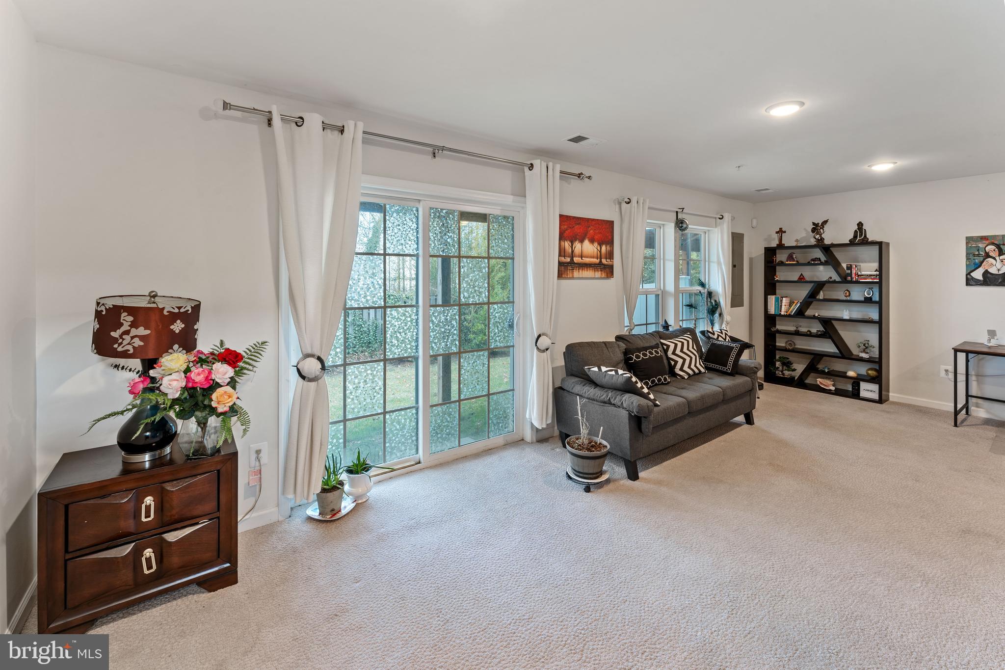 METRO POINTE - Residential