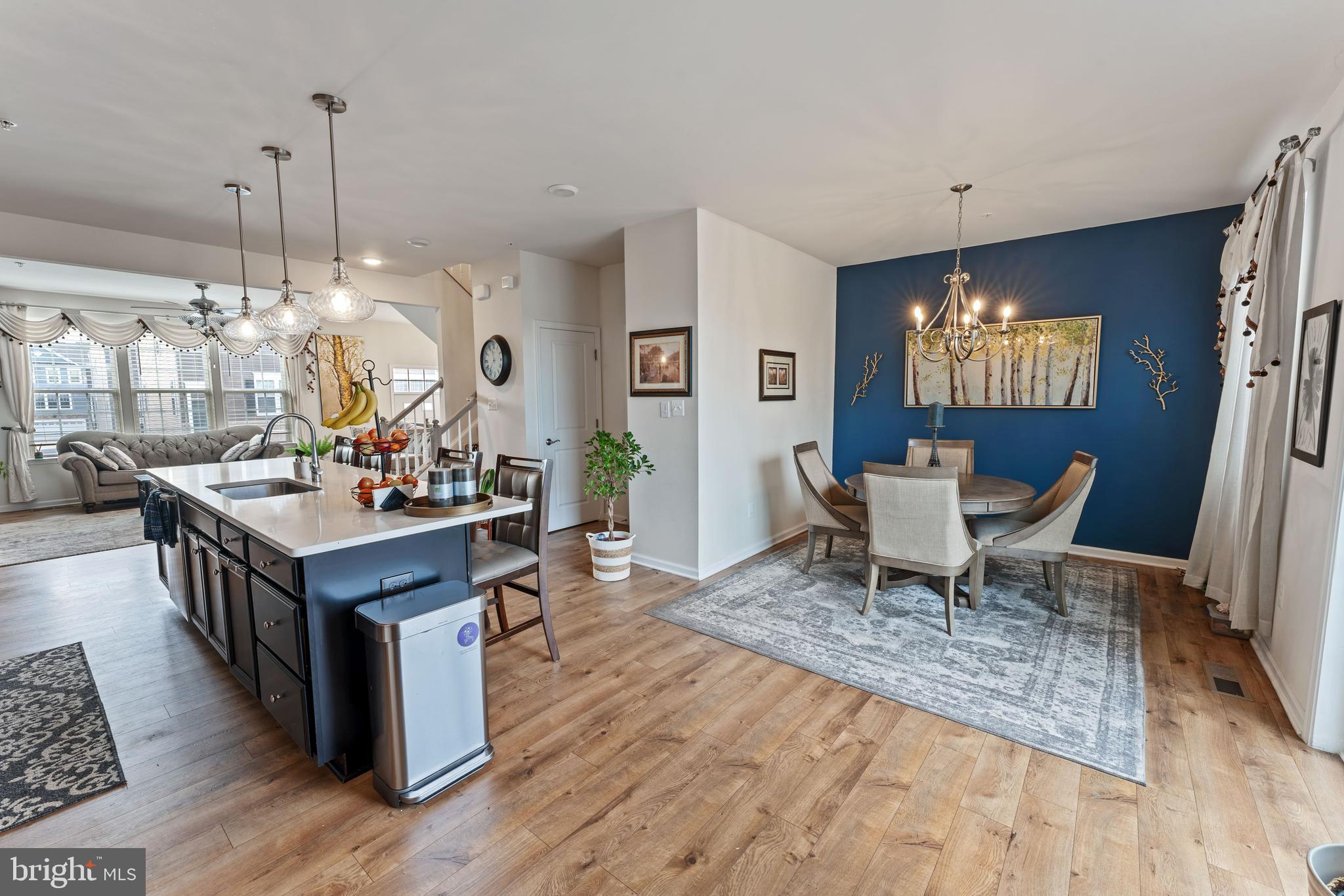 METRO POINTE - Residential