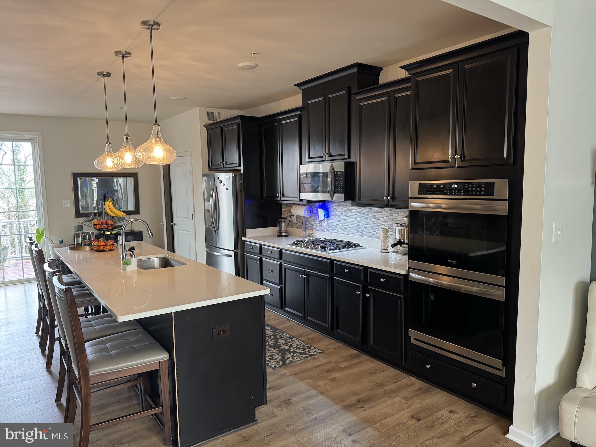 METRO POINTE - Residential