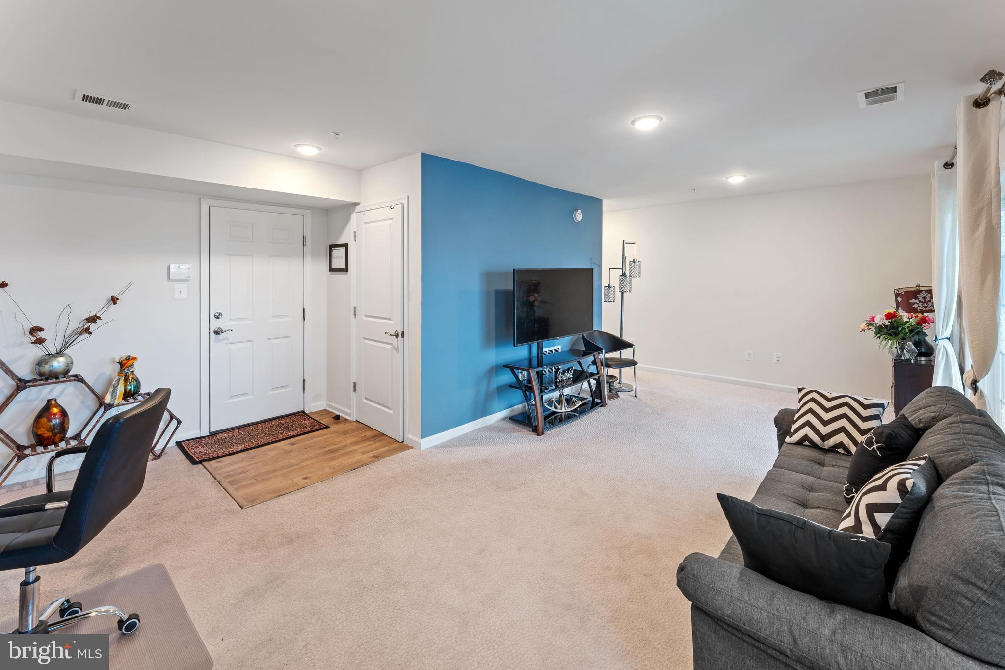 METRO POINTE - Residential