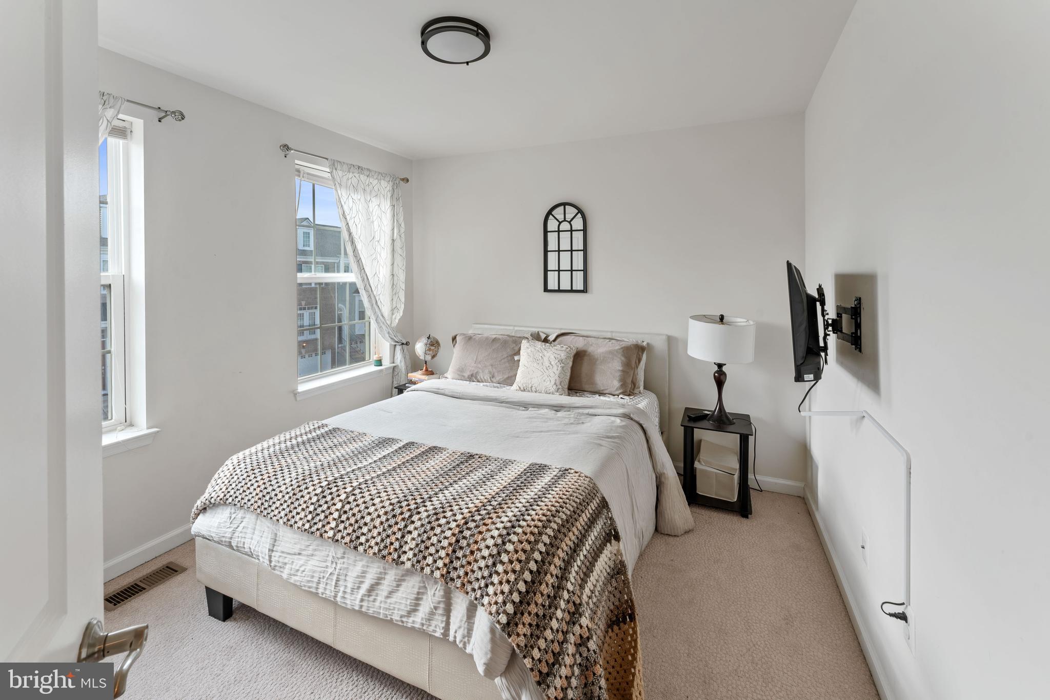 METRO POINTE - Residential