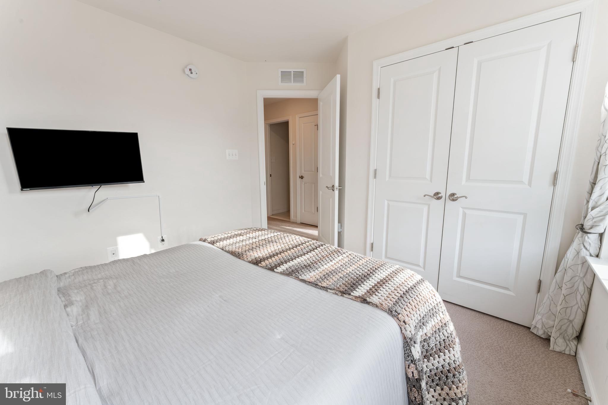 METRO POINTE - Residential