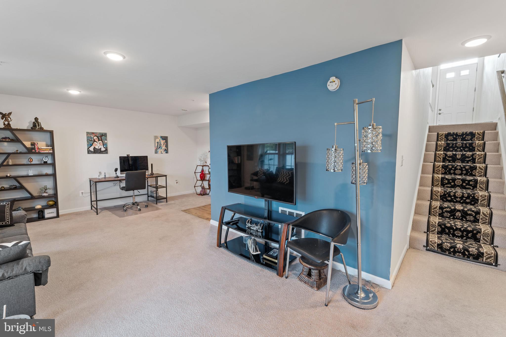 METRO POINTE - Residential