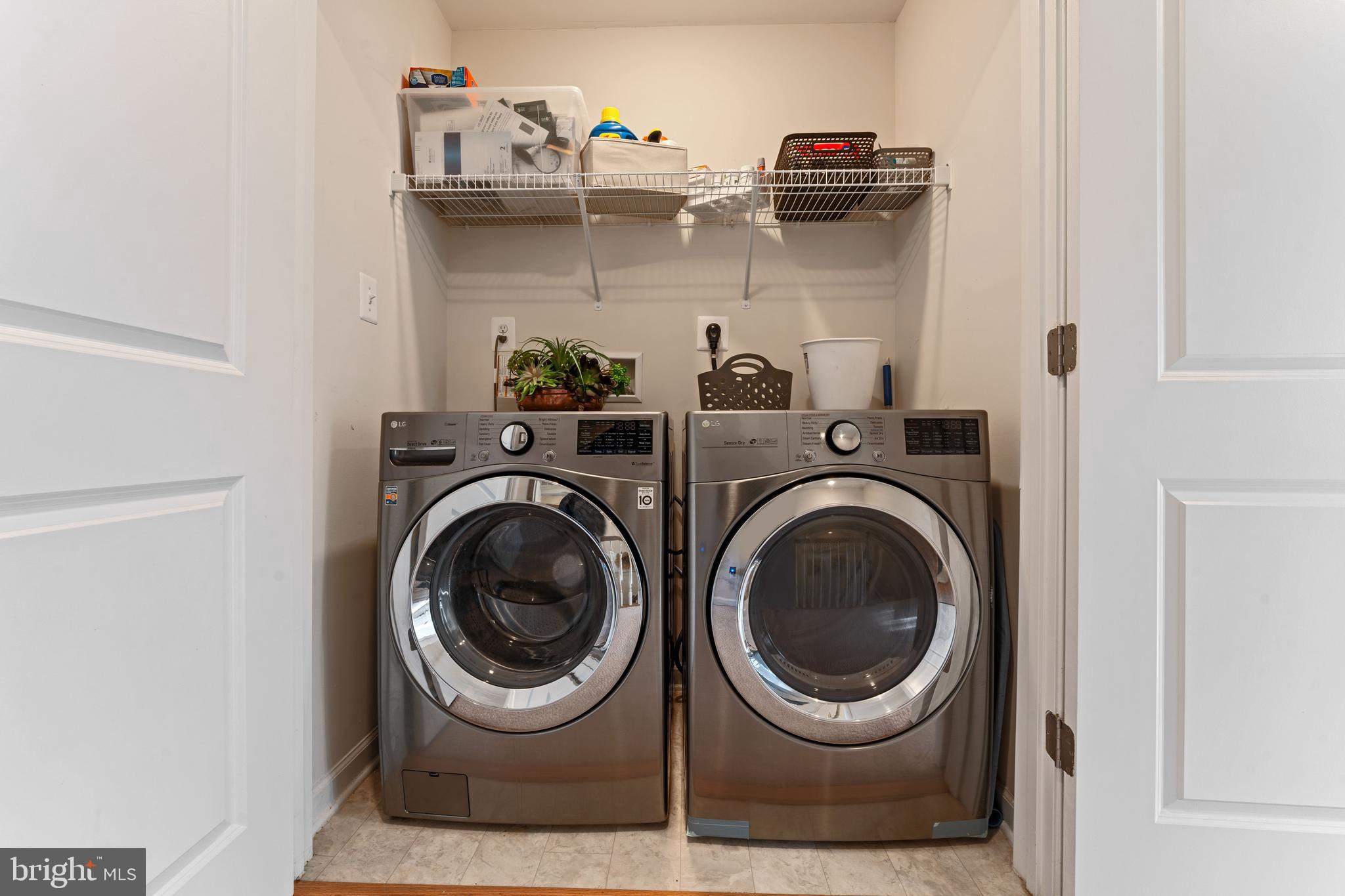 METRO POINTE - Residential