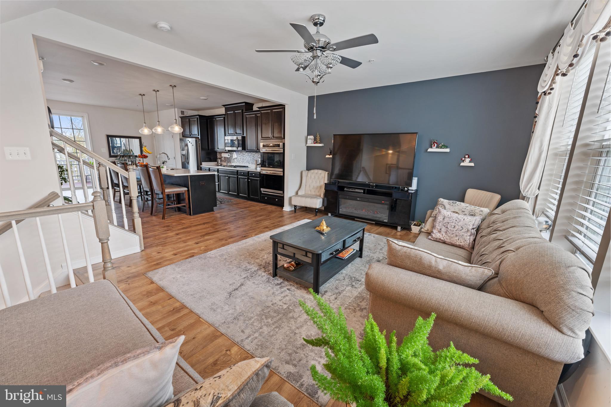 METRO POINTE - Residential