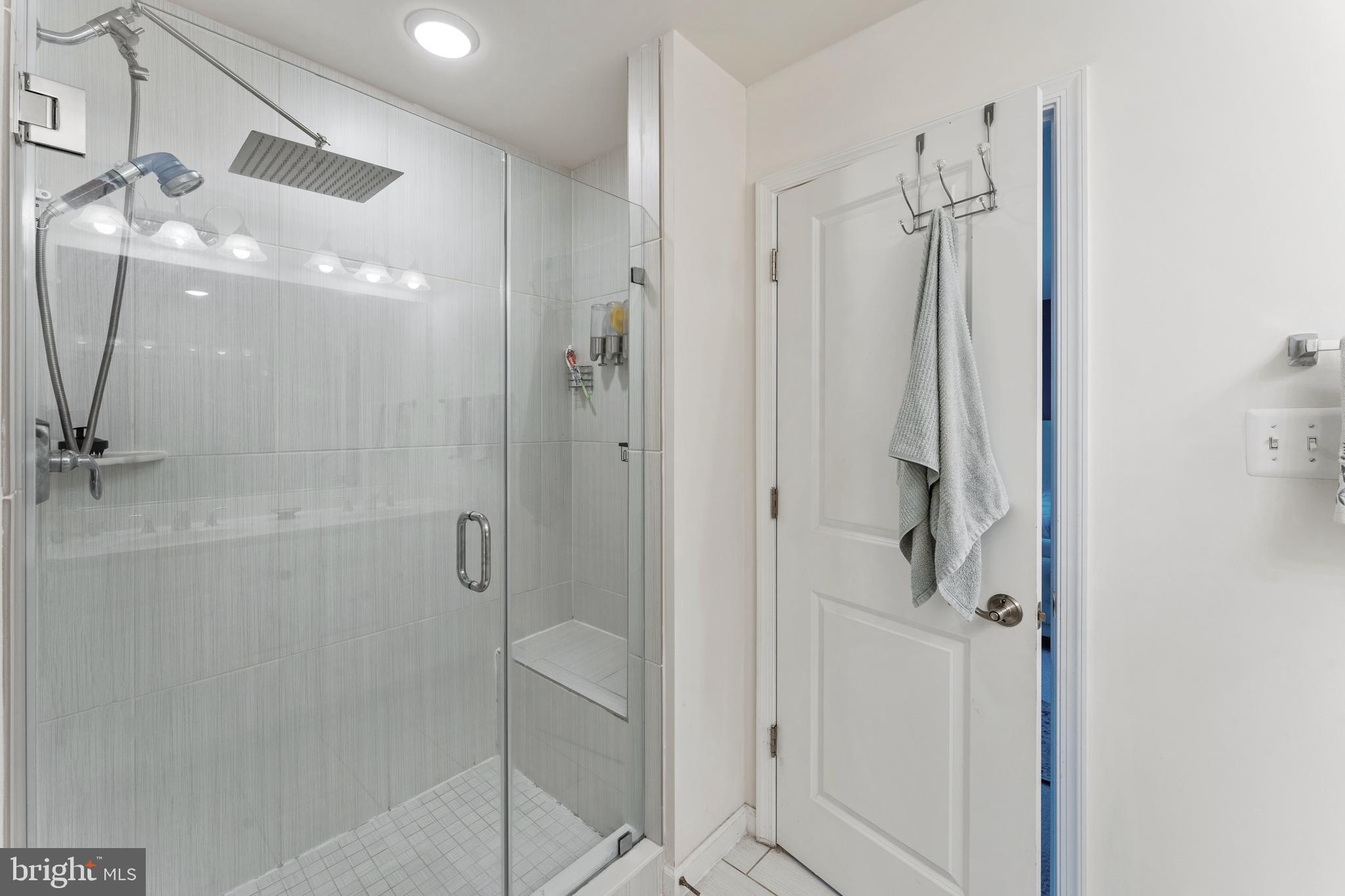 METRO POINTE - Residential