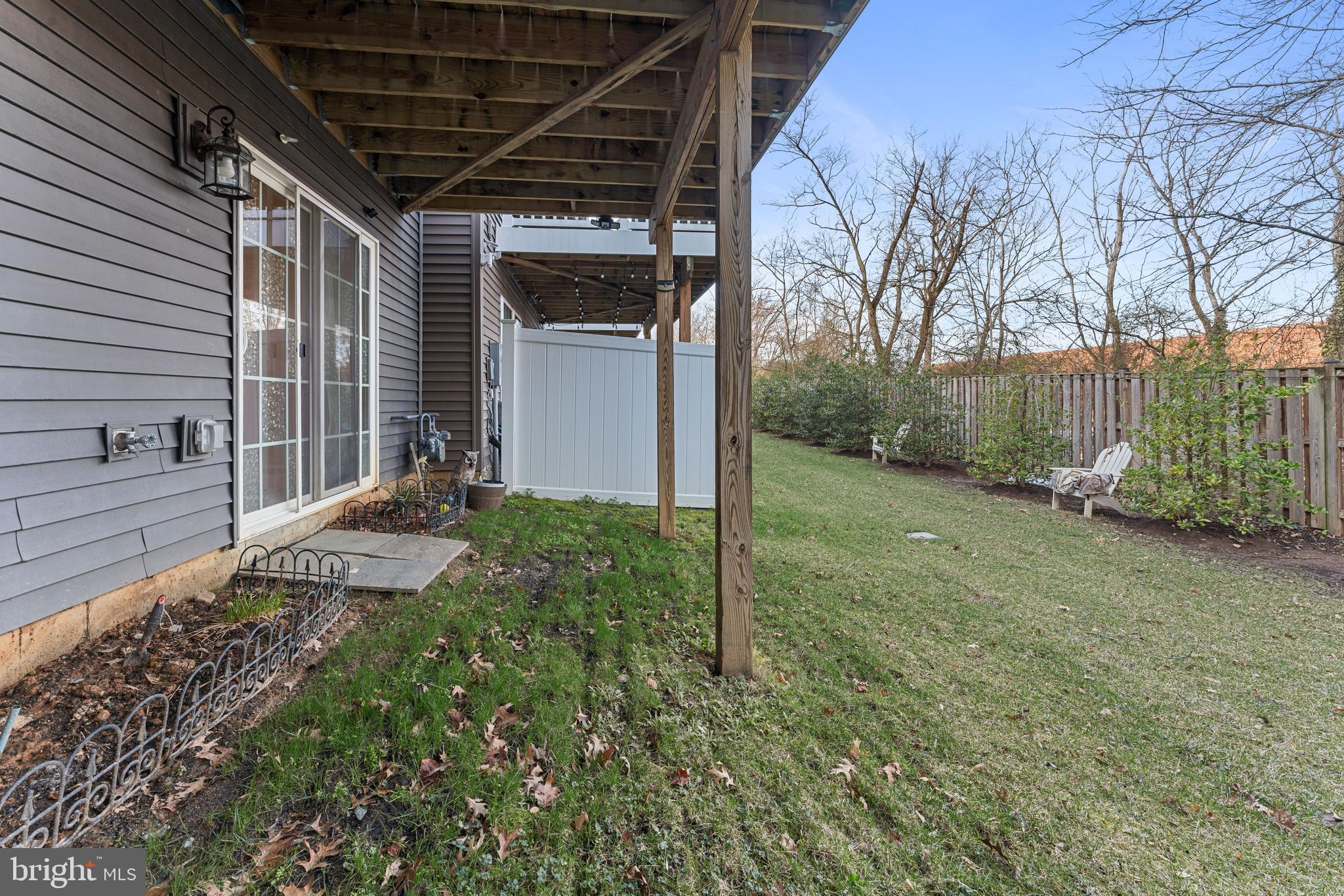 METRO POINTE - Residential