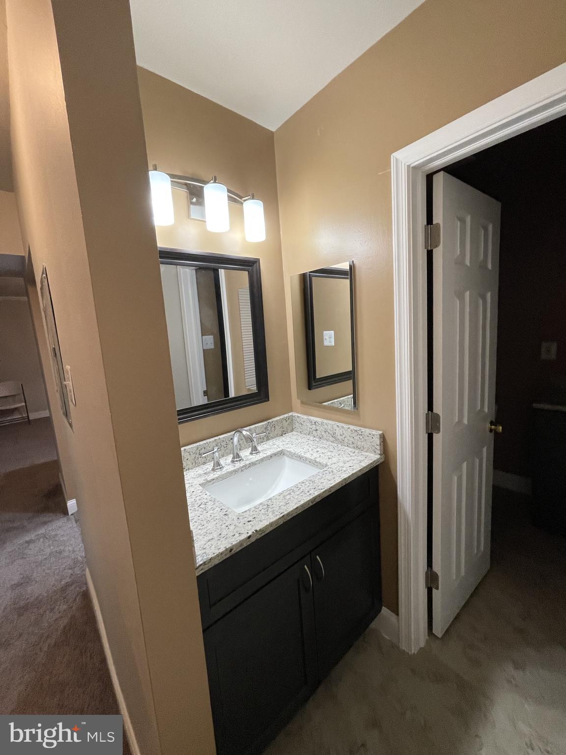 TREETOP CONDO - Residential Lease