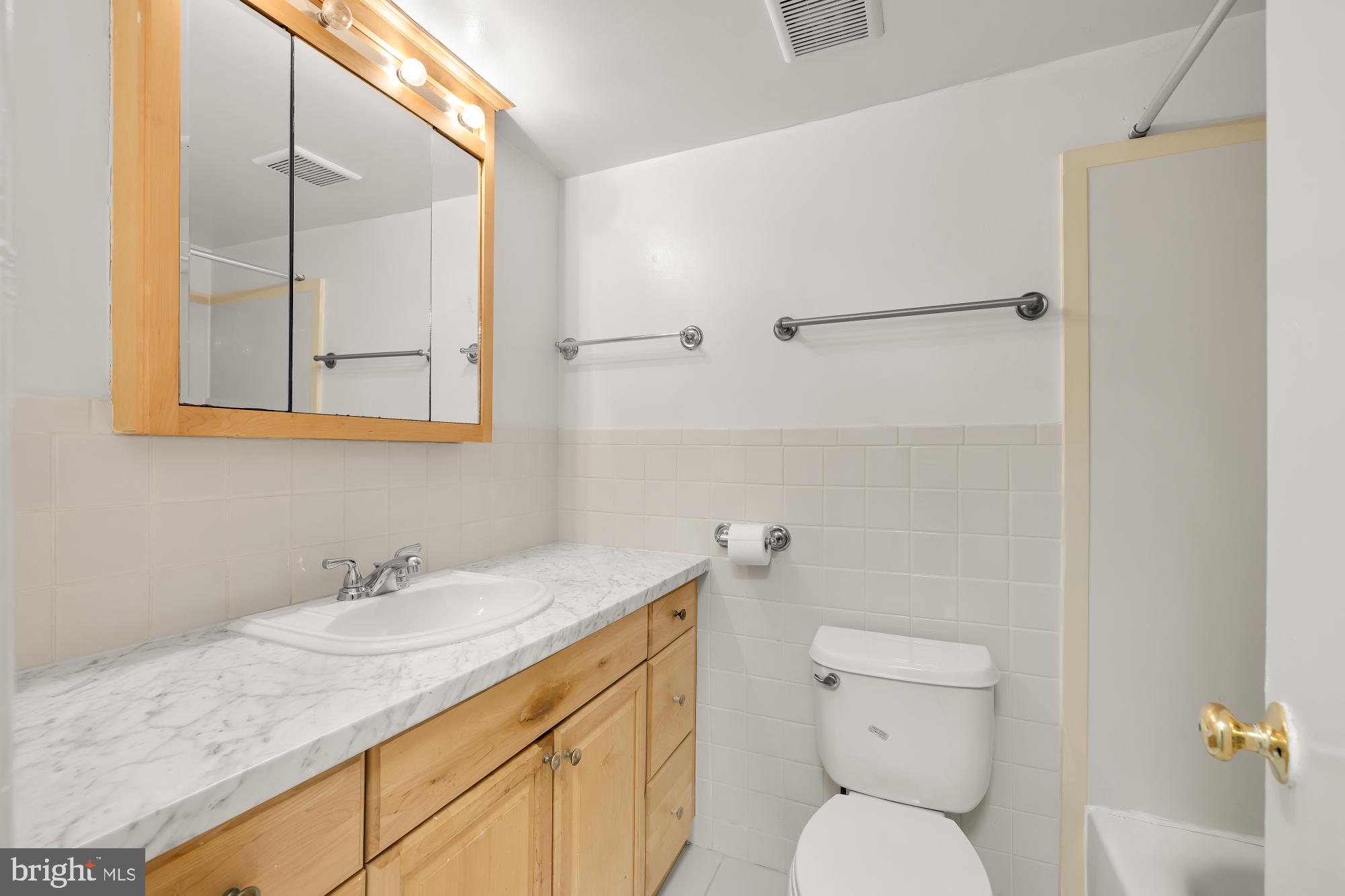 YORKTOWNE SQUARE - Residential