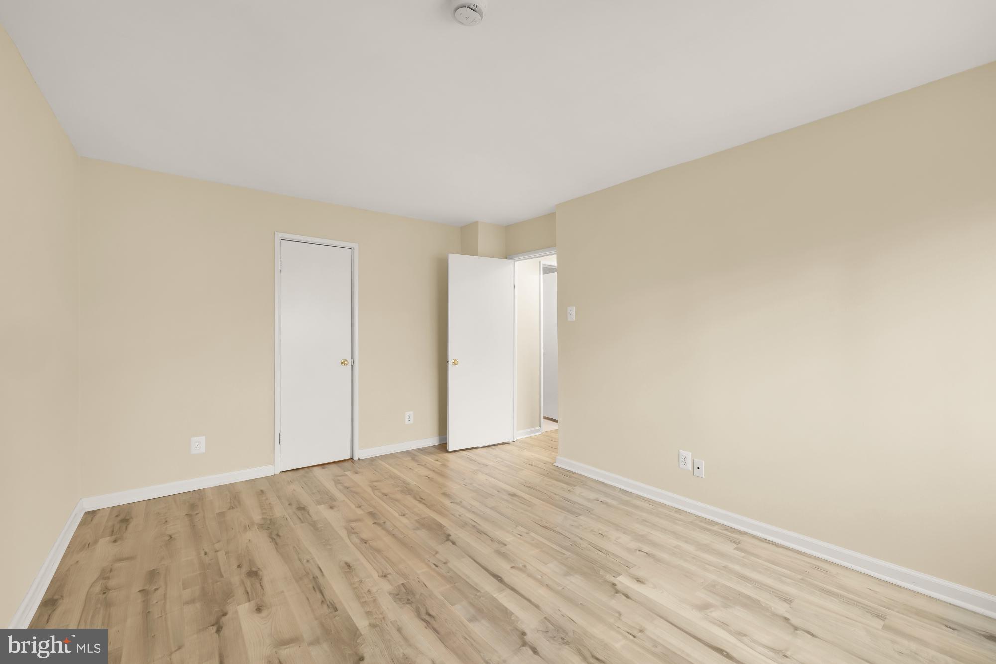 YORKTOWNE SQUARE - Residential