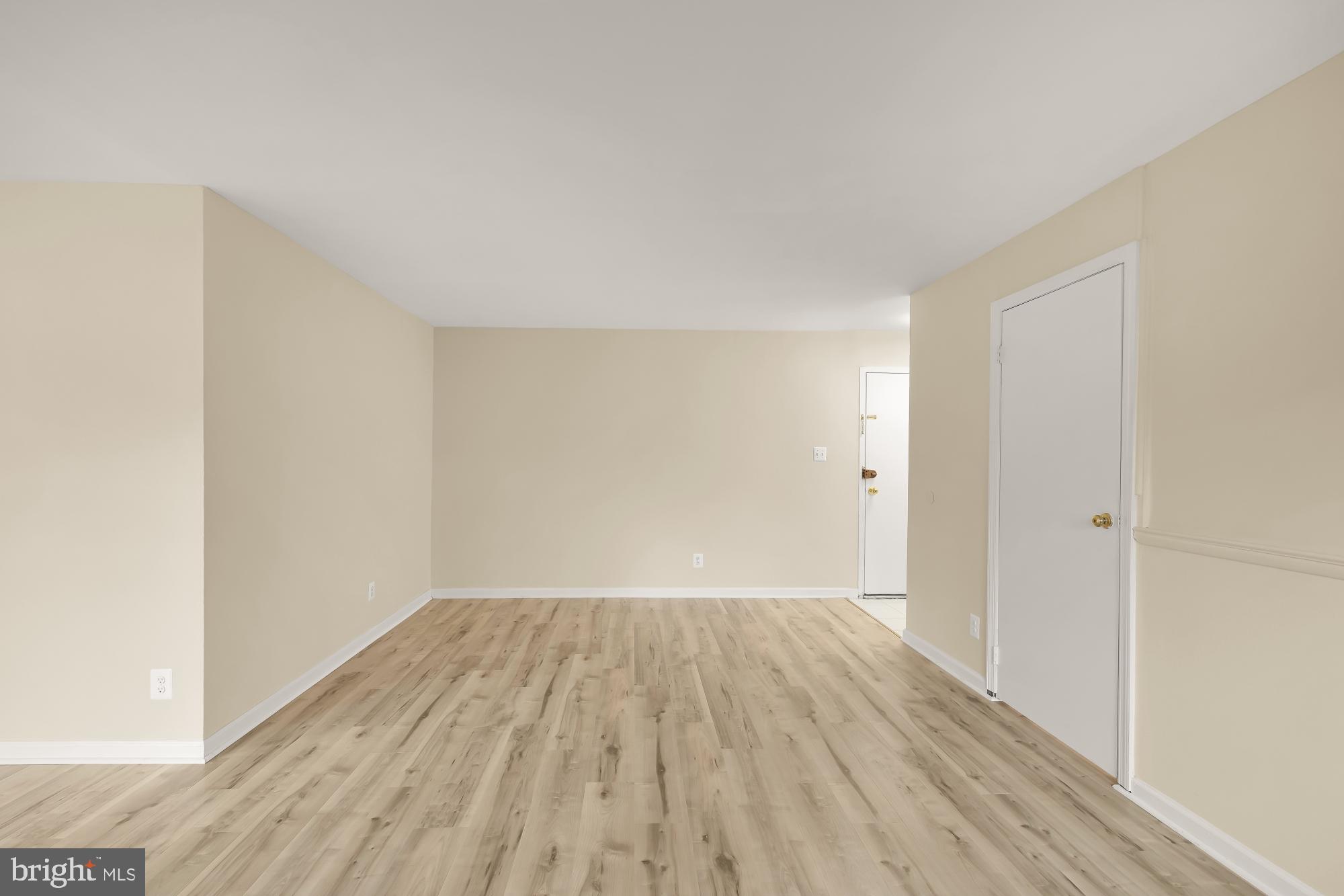 YORKTOWNE SQUARE - Residential