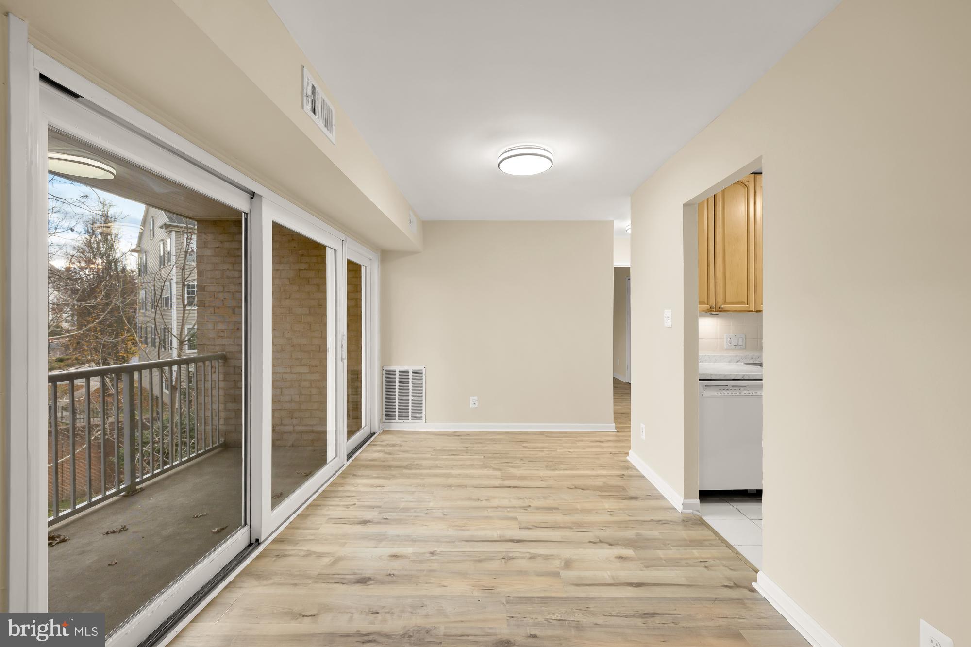 YORKTOWNE SQUARE - Residential