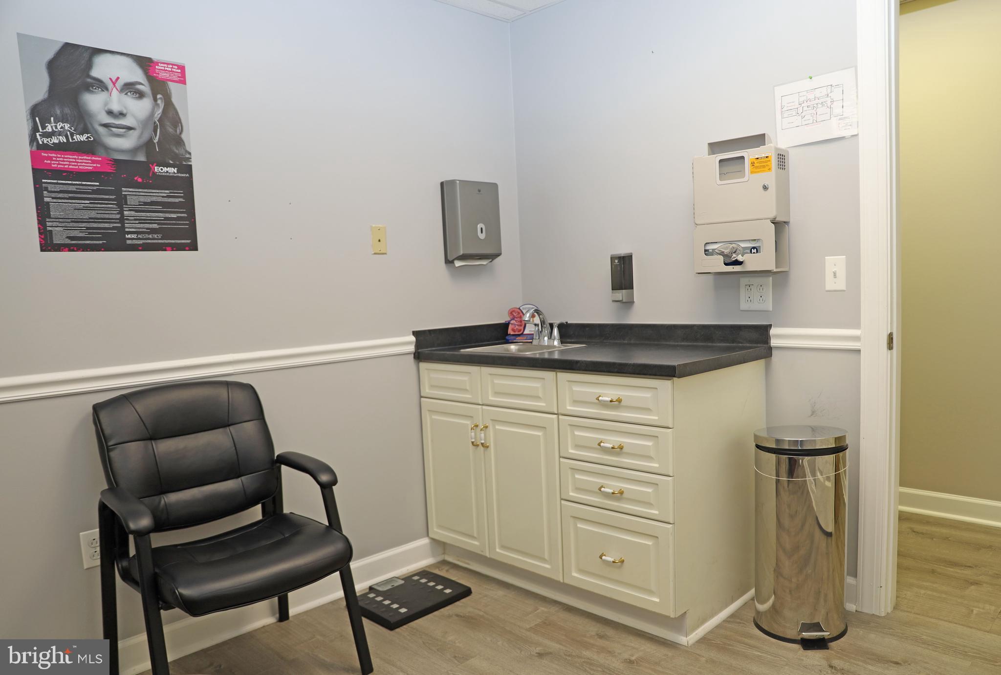 BRIARWOOD PROFESSIONAL BUILDING - Commercial Lease