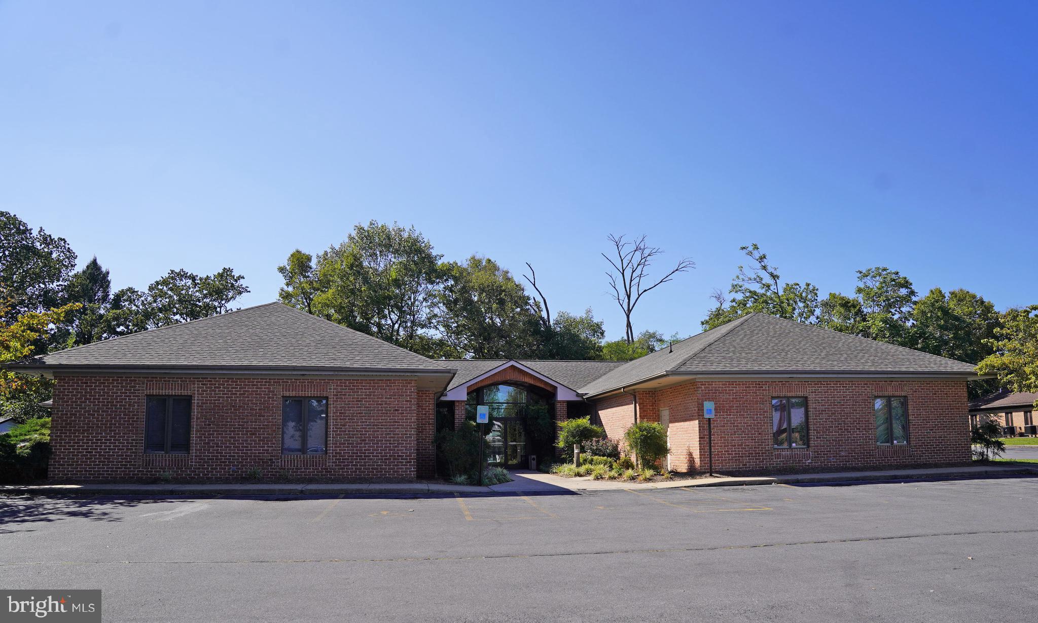 BRIARWOOD PROFESSIONAL BUILDING - Commercial Lease
