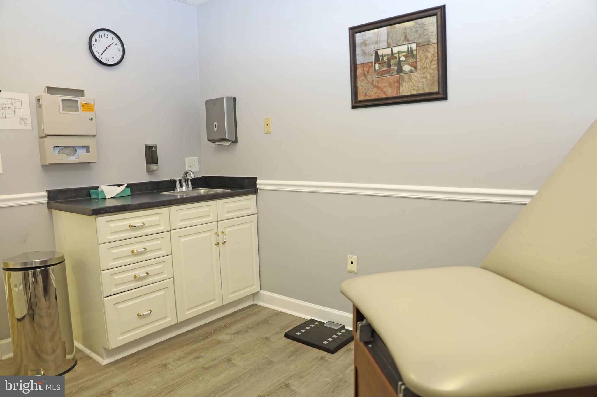 BRIARWOOD PROFESSIONAL BUILDING - Commercial Lease