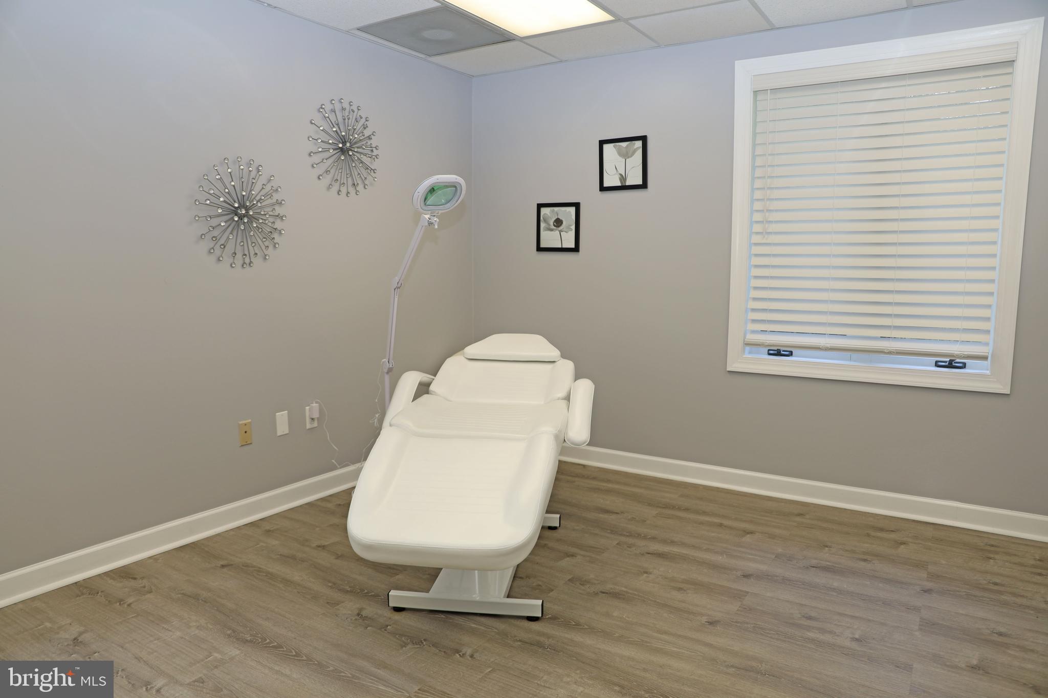 BRIARWOOD PROFESSIONAL BUILDING - Commercial Lease