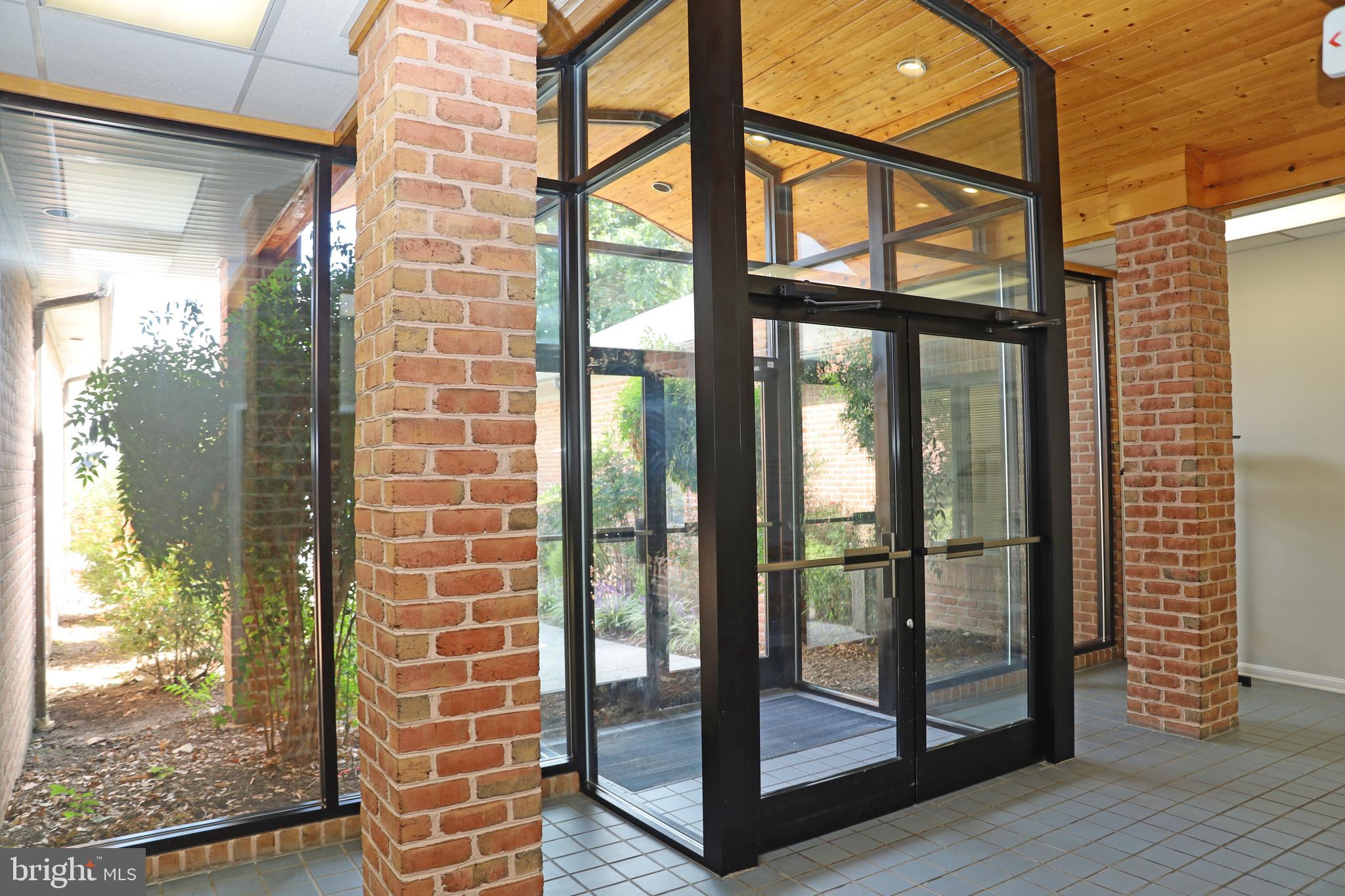 BRIARWOOD PROFESSIONAL BUILDING - Commercial Lease