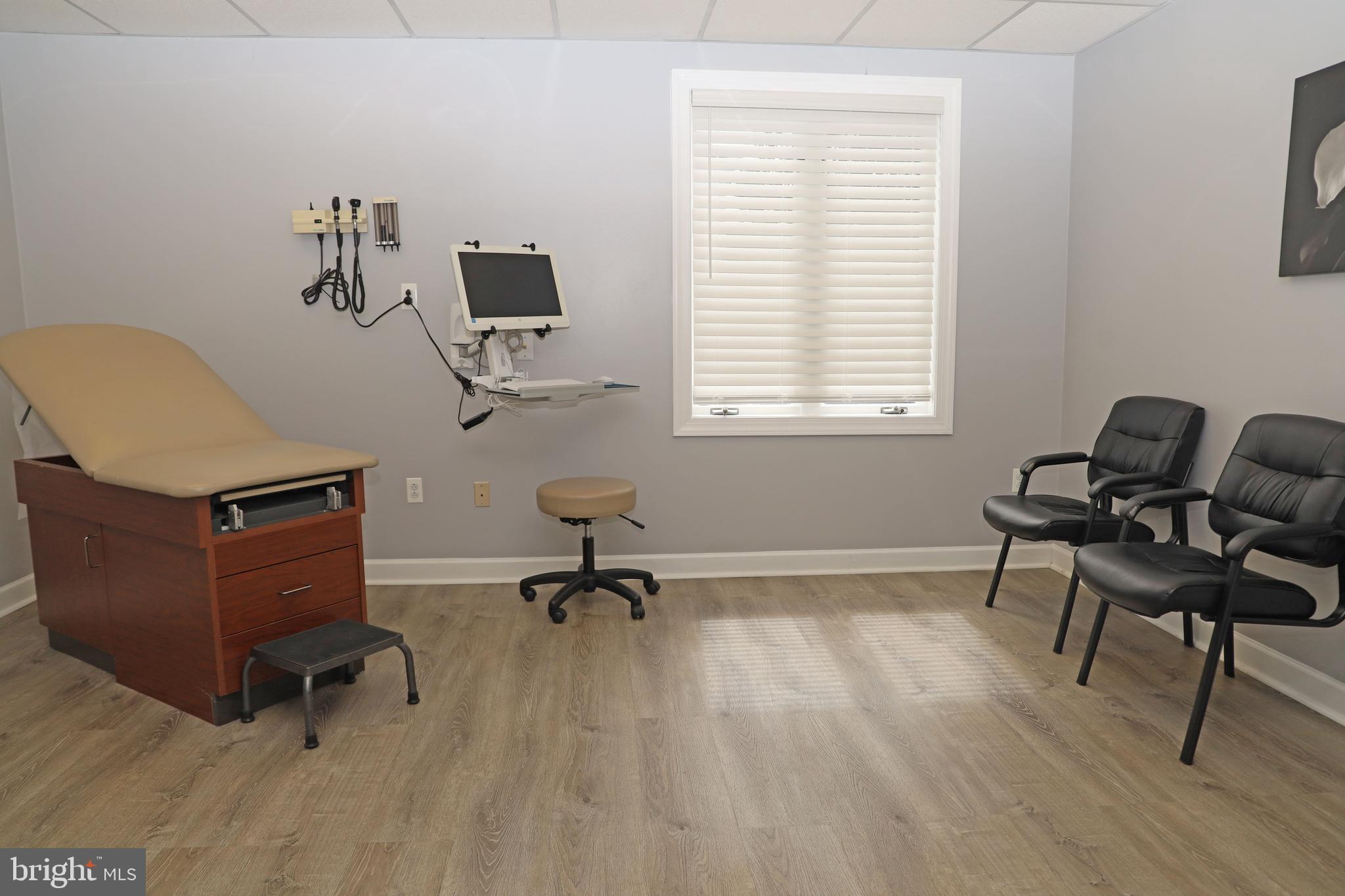 BRIARWOOD PROFESSIONAL BUILDING - Commercial Lease