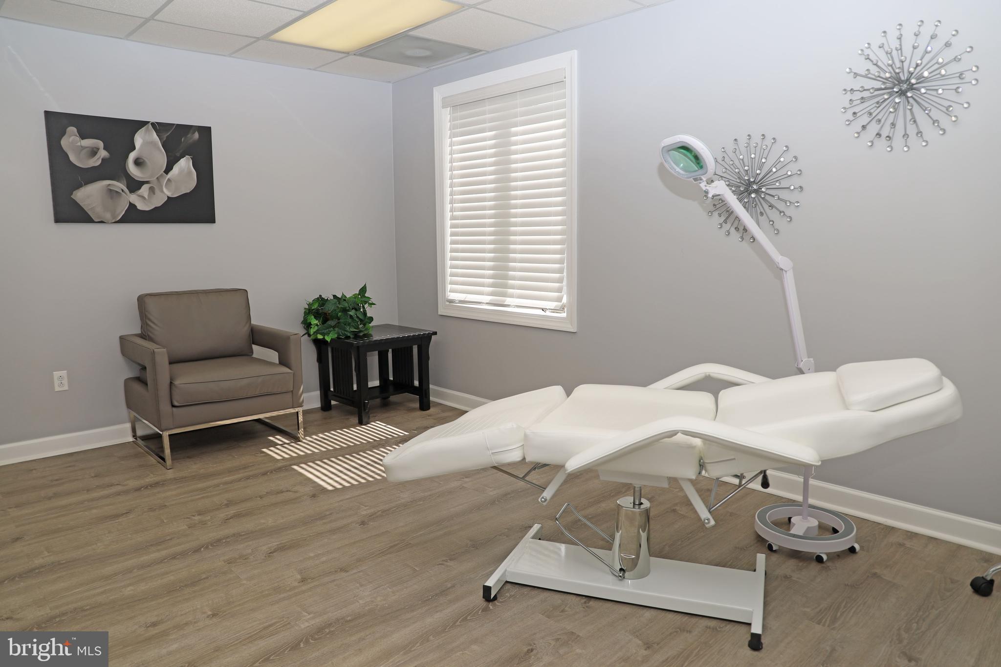 BRIARWOOD PROFESSIONAL BUILDING - Commercial Lease