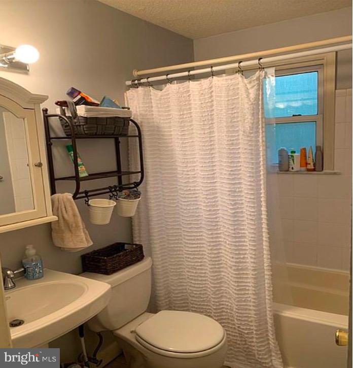 HOLLIN HALL VILLAGE - Residential Lease