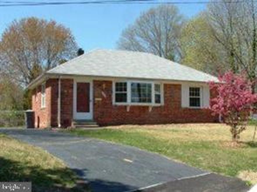 Nice one level cape cod in a great neighborhood. Three bedrooms and one bathroom. Fenced backyard perfect for grilling with shed for storage. Short drive to Old Town Alexandria and Washington, D.C. via the scenic George Washington Memorial Parkway along the Potomac River. Fairfax County schools including the highly rated Waynewood Elementary School. Short-term rental available with superior credit.