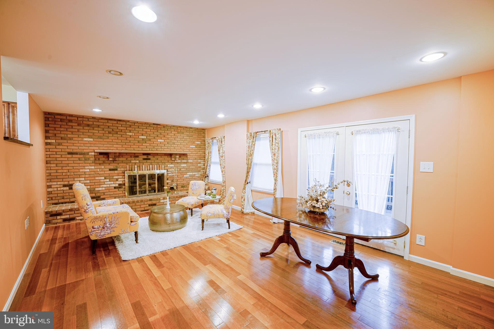 HUNTINGTON EAST - Residential