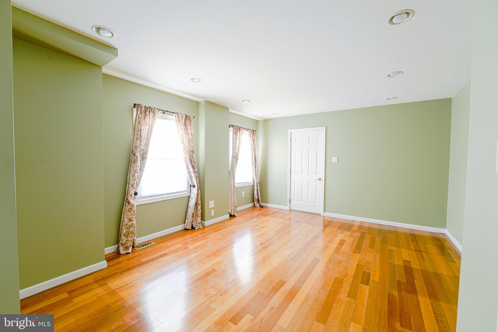 HUNTINGTON EAST - Residential