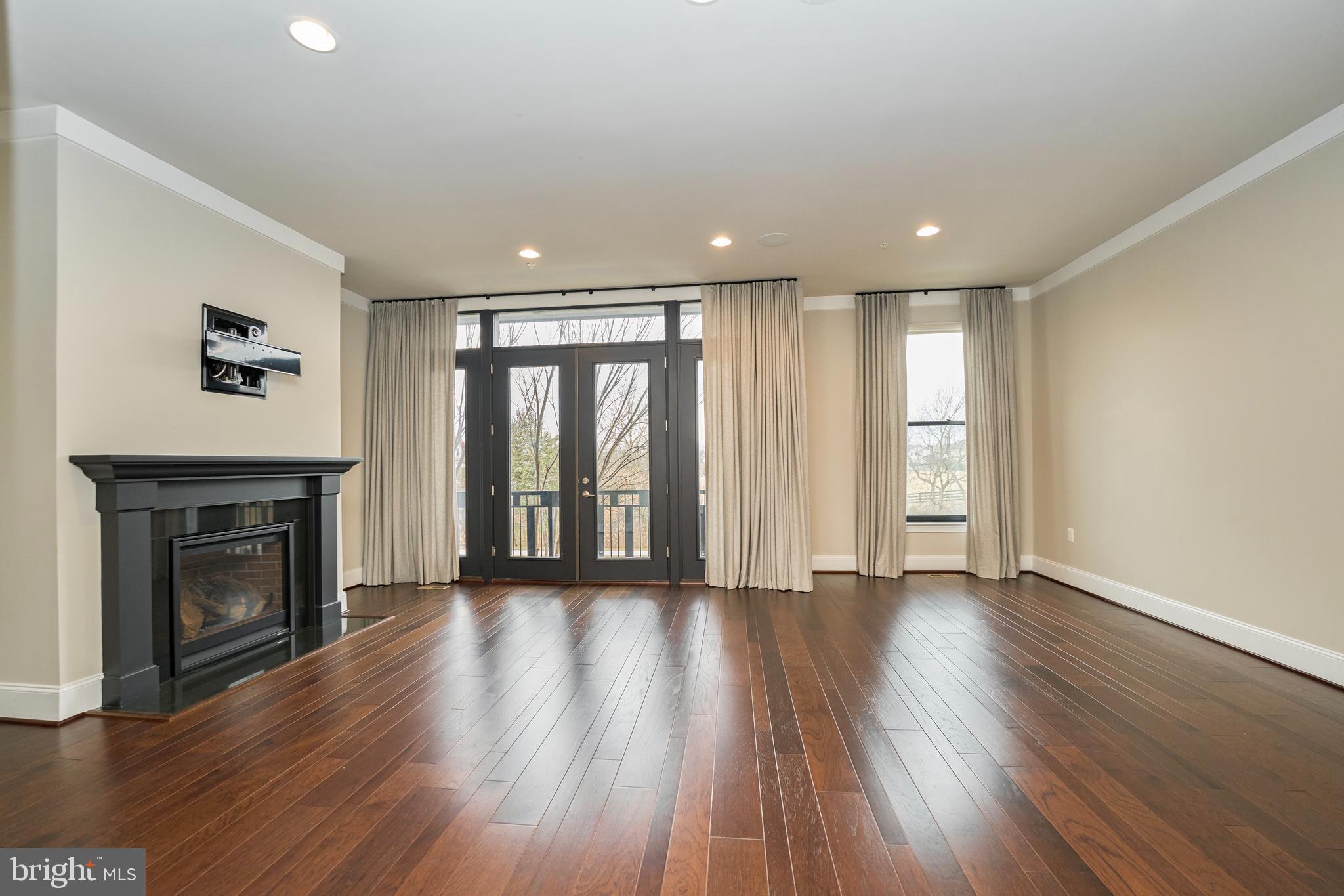 ONE LOUDOUN - Residential Lease