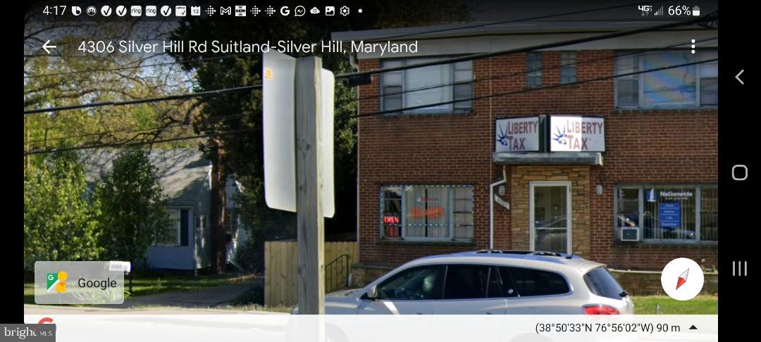 Main image without alt text