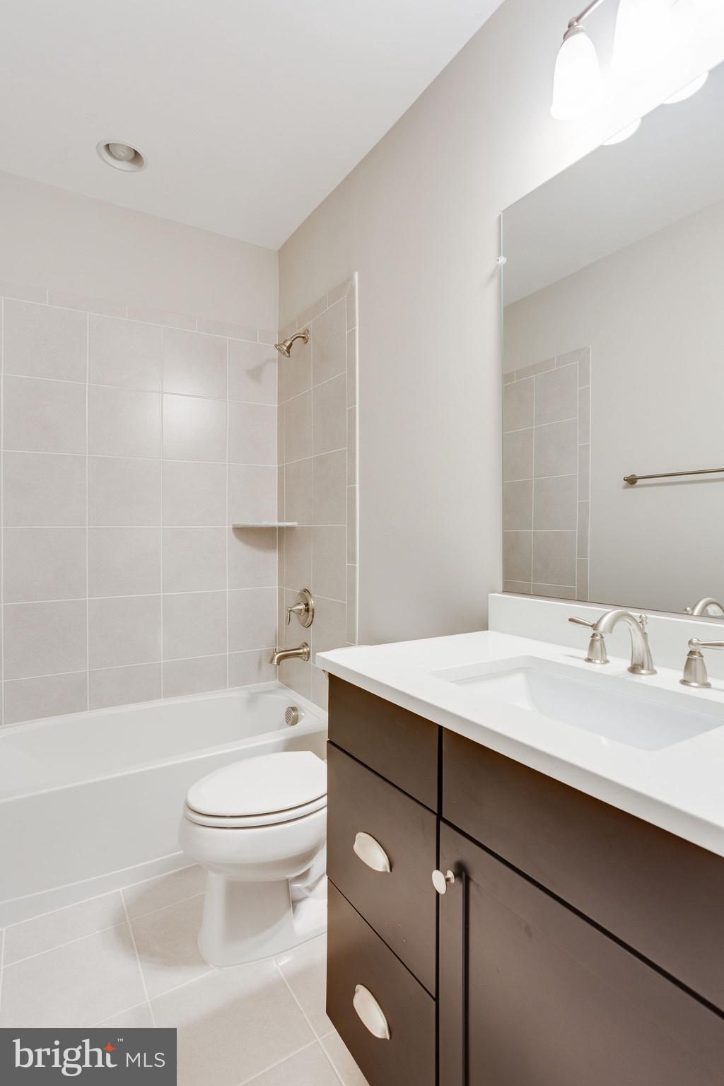 BROYHILL GLEN GARY PARK - Residential