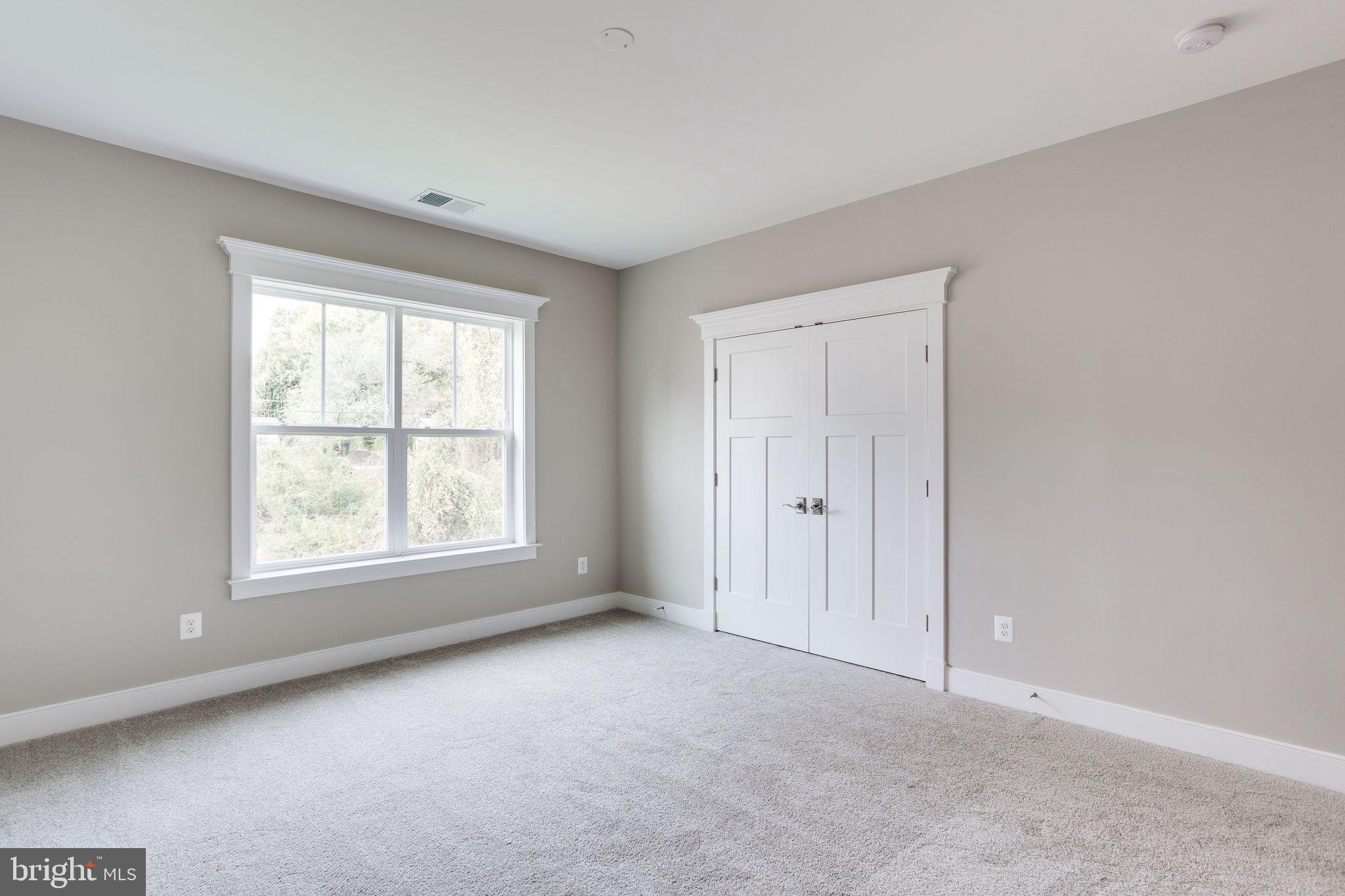 BROYHILL GLEN GARY PARK - Residential