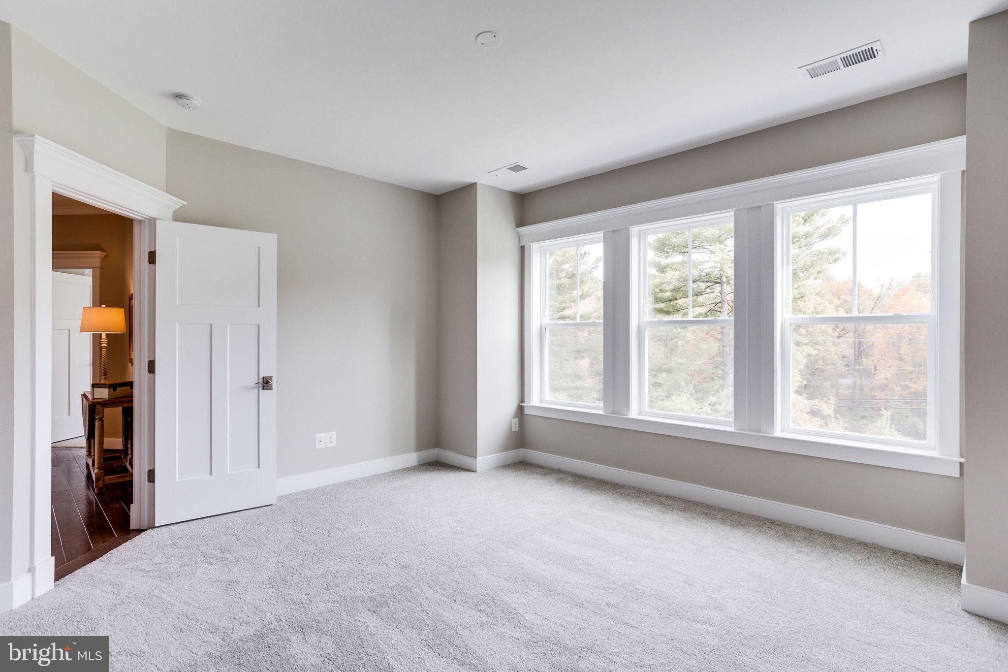 BROYHILL GLEN GARY PARK - Residential