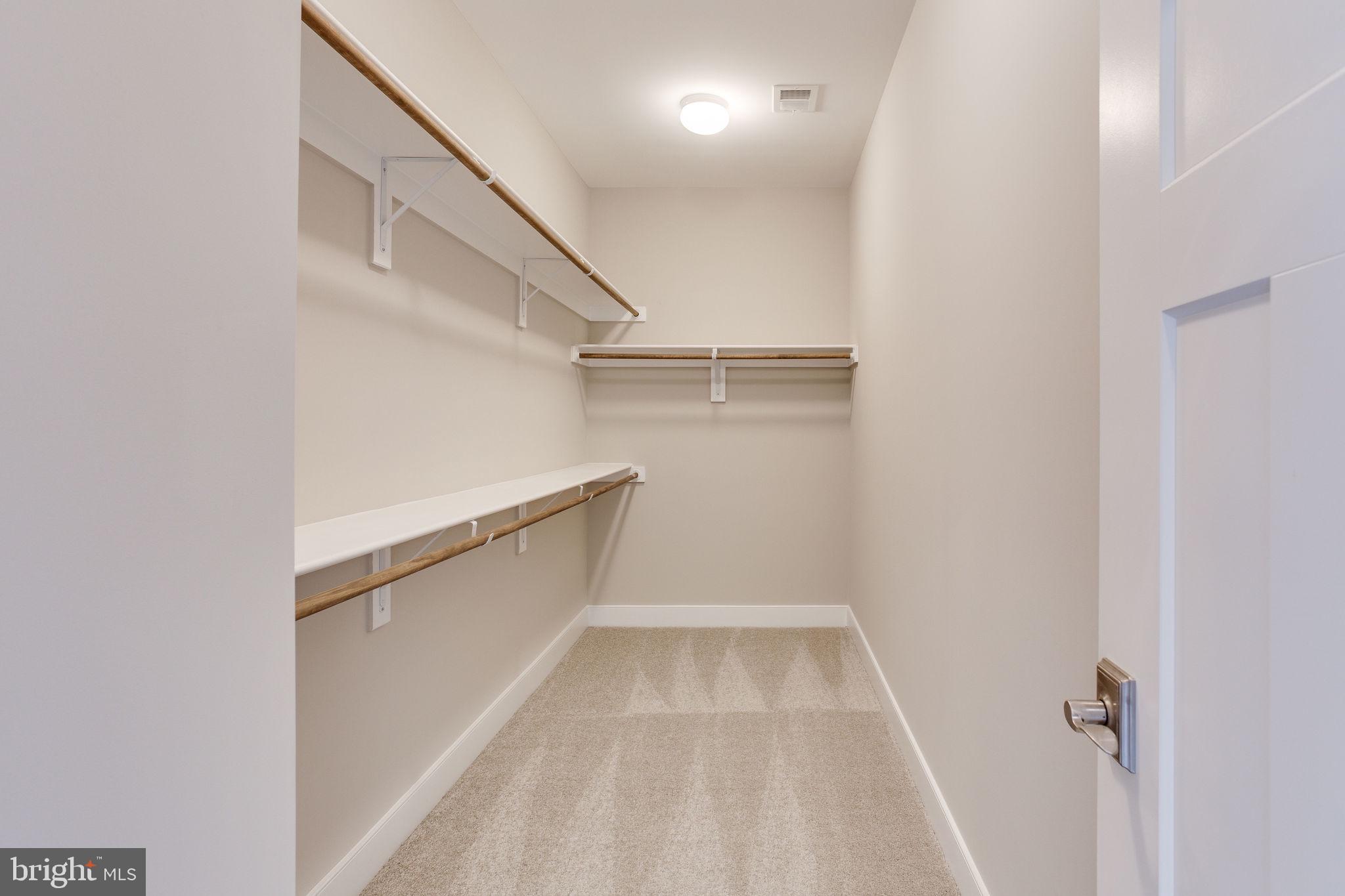 BROYHILL GLEN GARY PARK - Residential