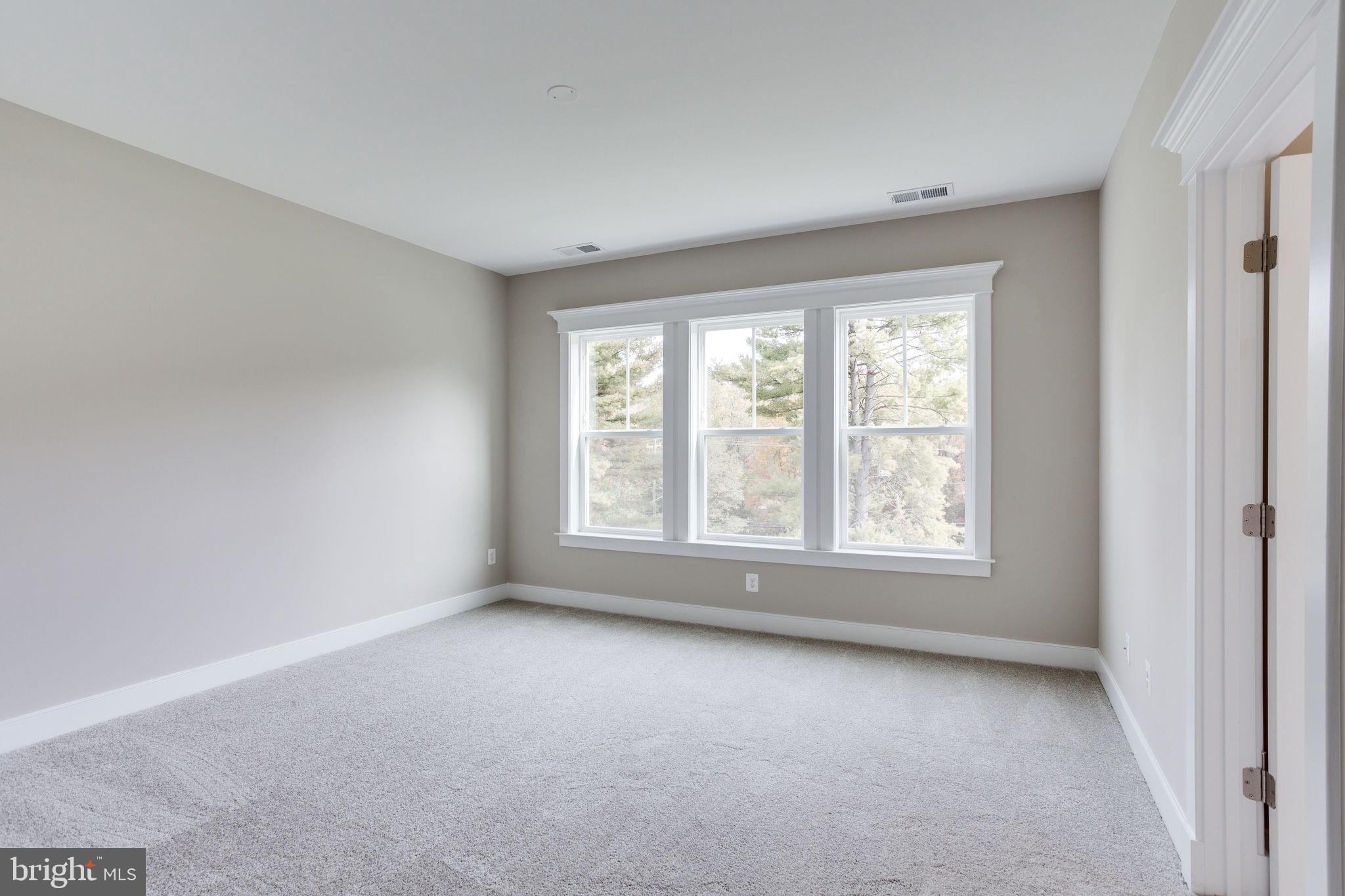 BROYHILL GLEN GARY PARK - Residential