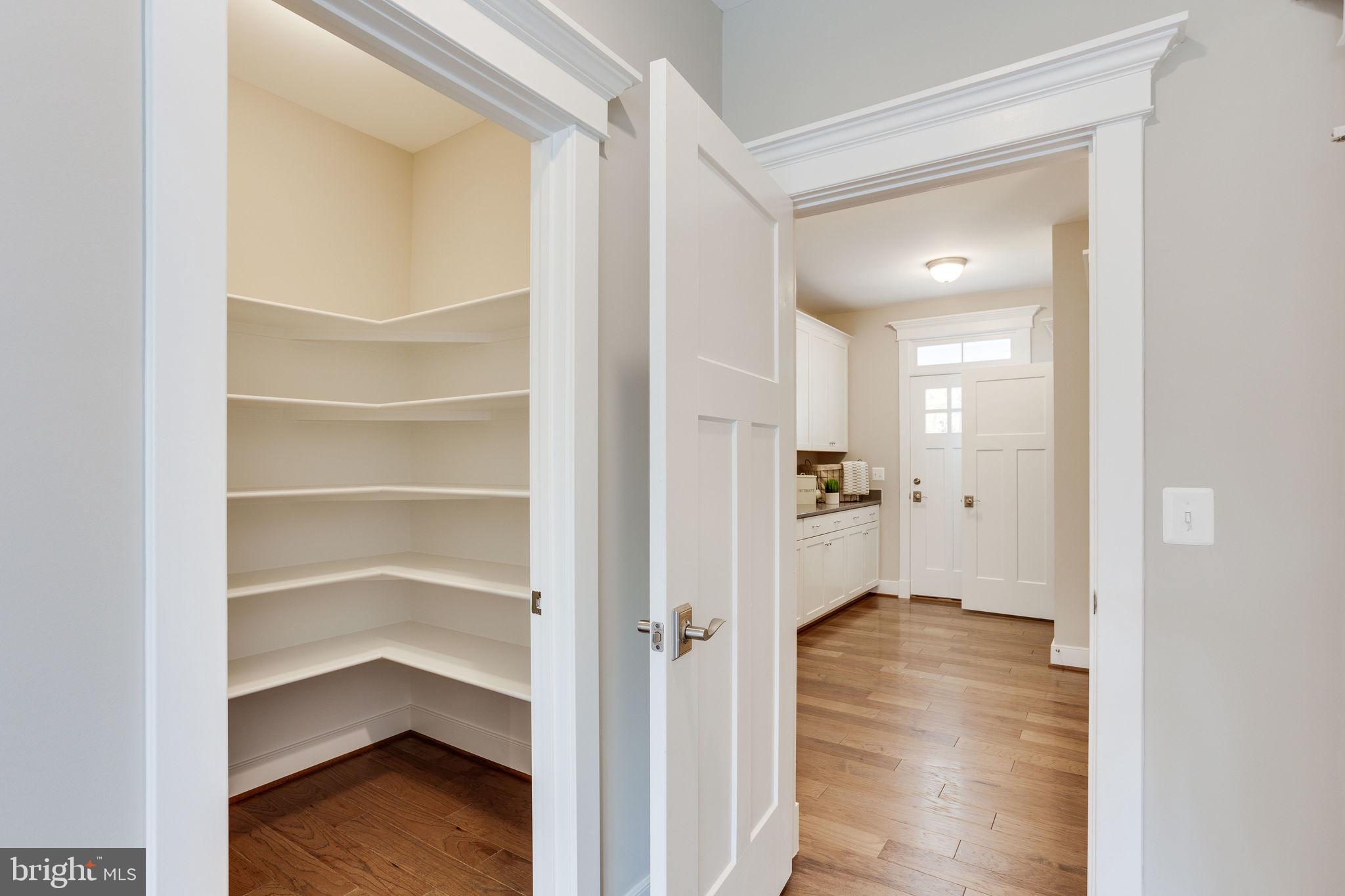 BROYHILL GLEN GARY PARK - Residential