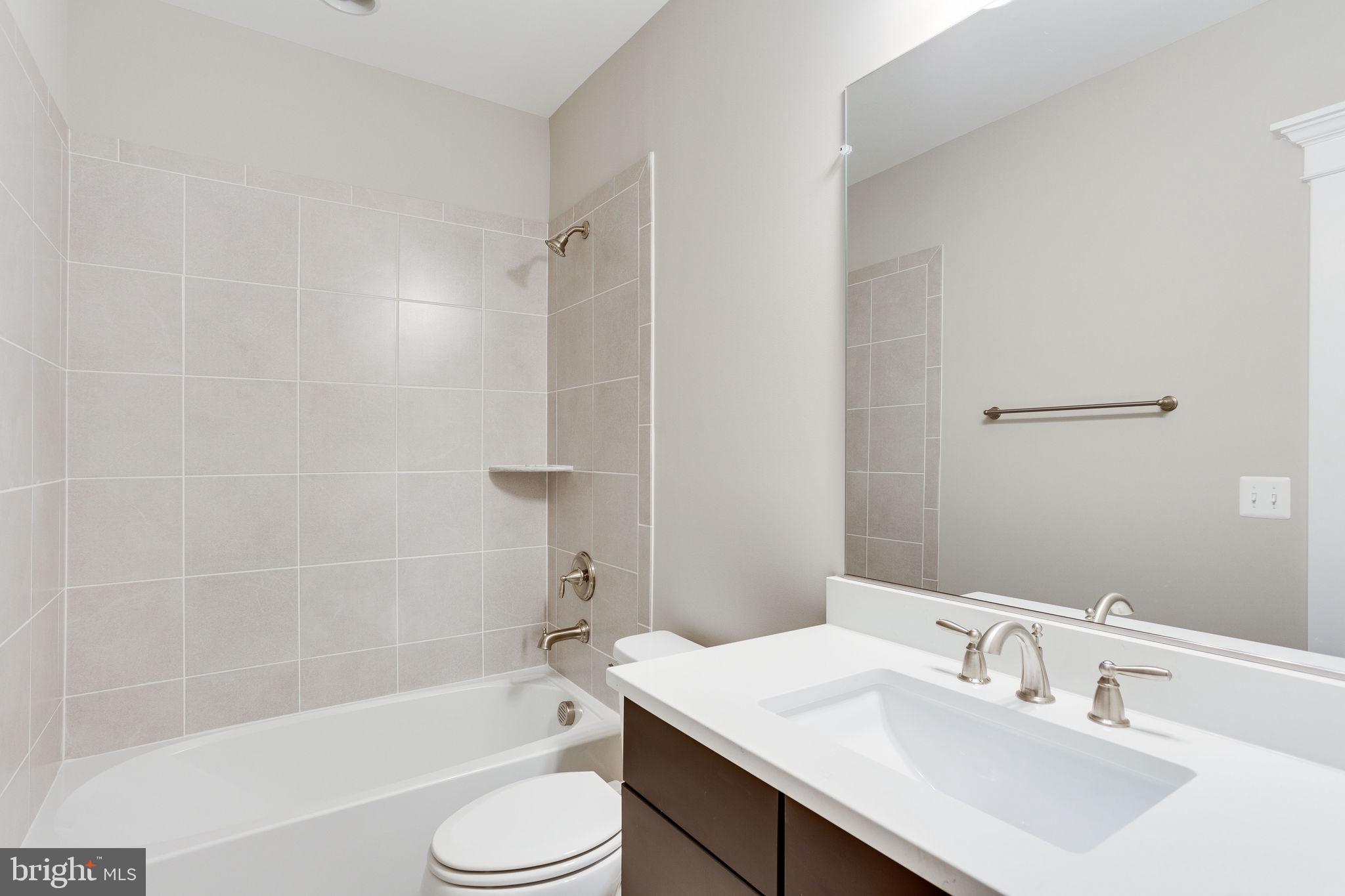 BROYHILL GLEN GARY PARK - Residential