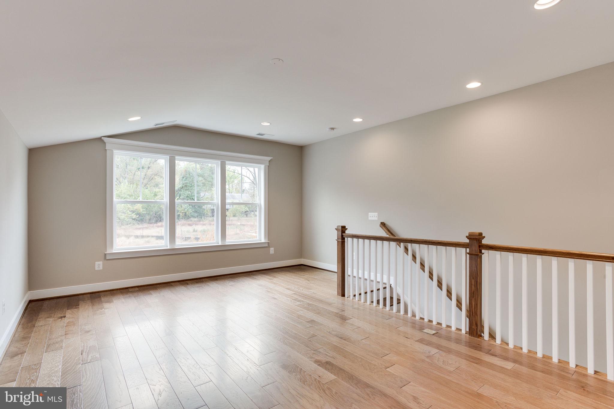 BROYHILL GLEN GARY PARK - Residential