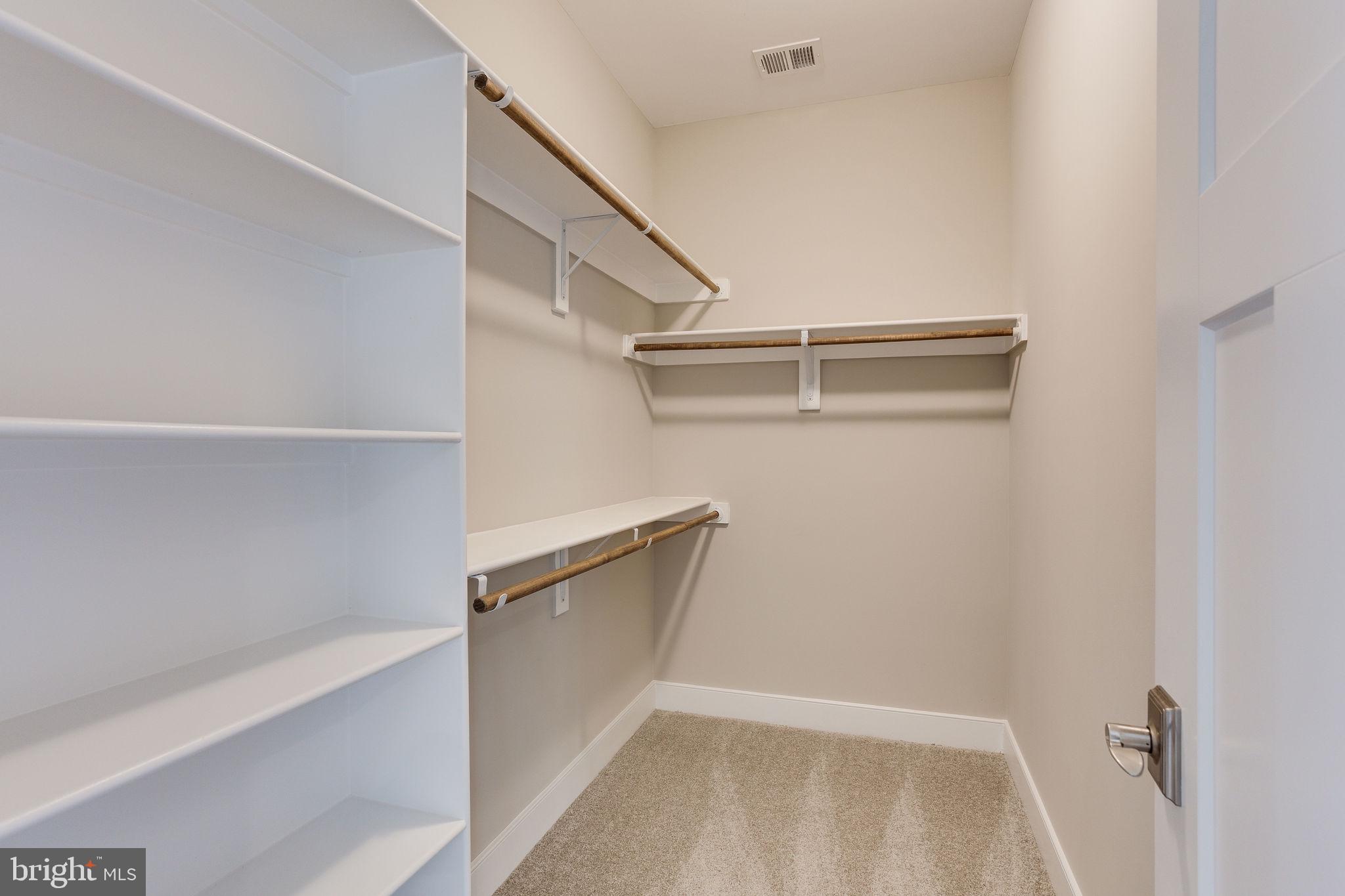 BROYHILL GLEN GARY PARK - Residential