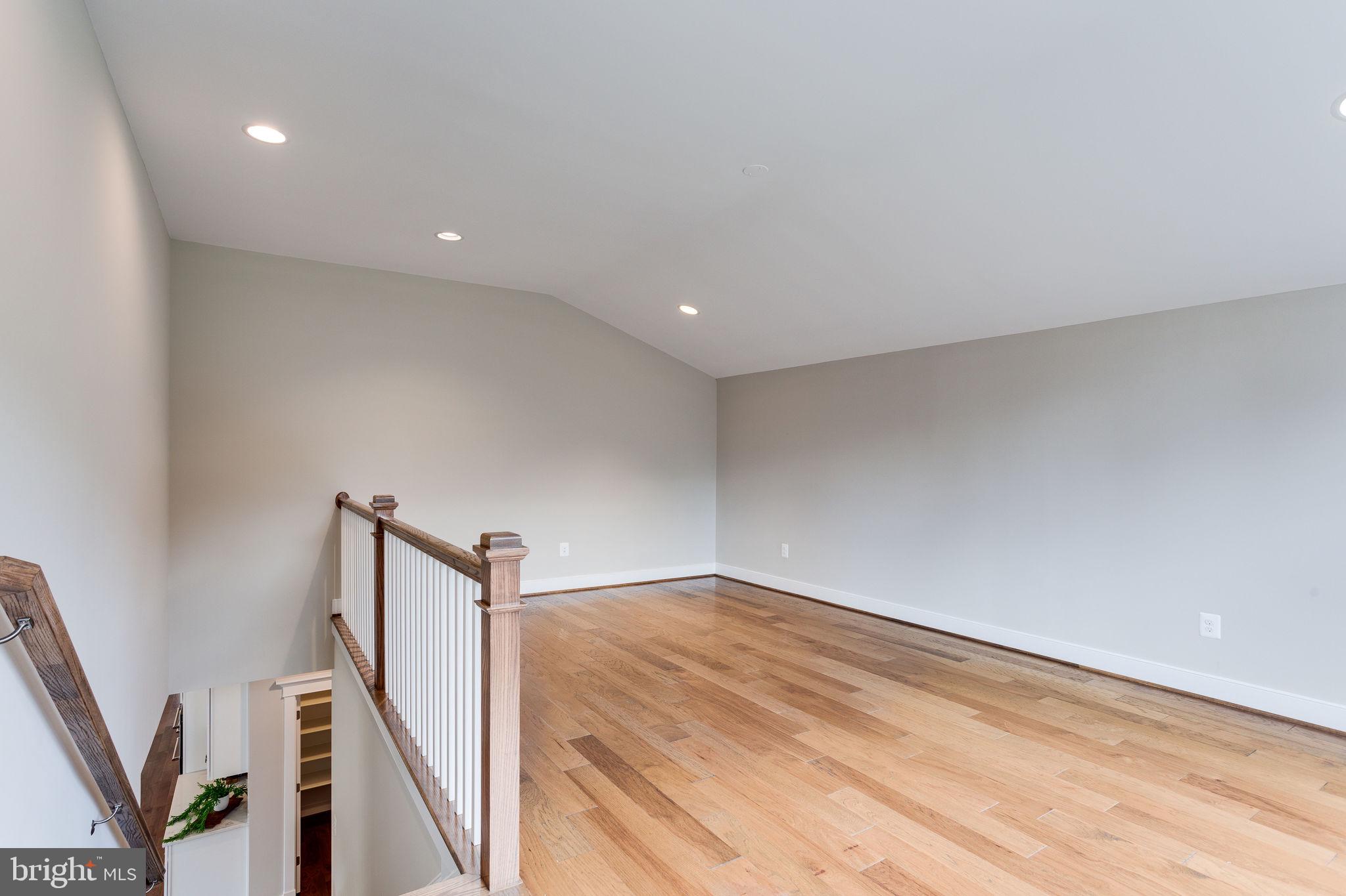 BROYHILL GLEN GARY PARK - Residential