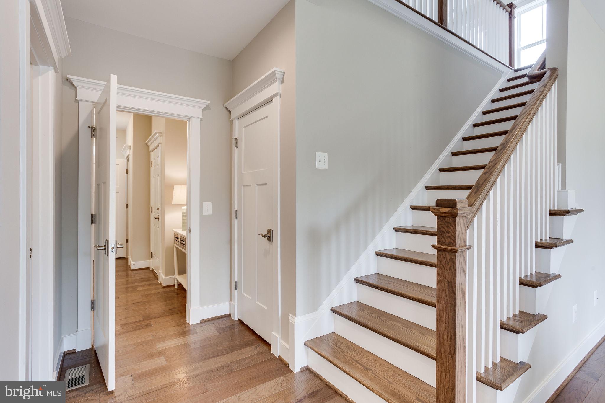 BROYHILL GLEN GARY PARK - Residential