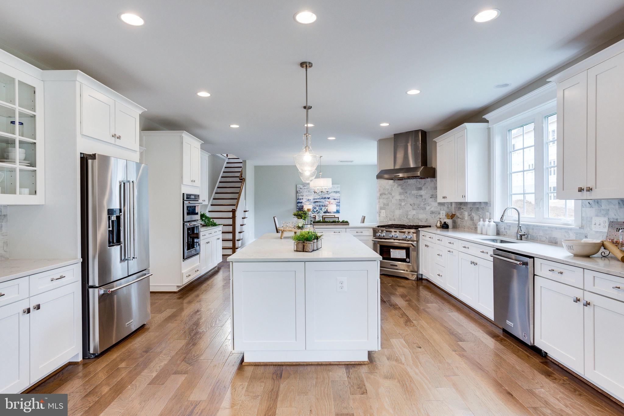 BROYHILL GLEN GARY PARK - Residential