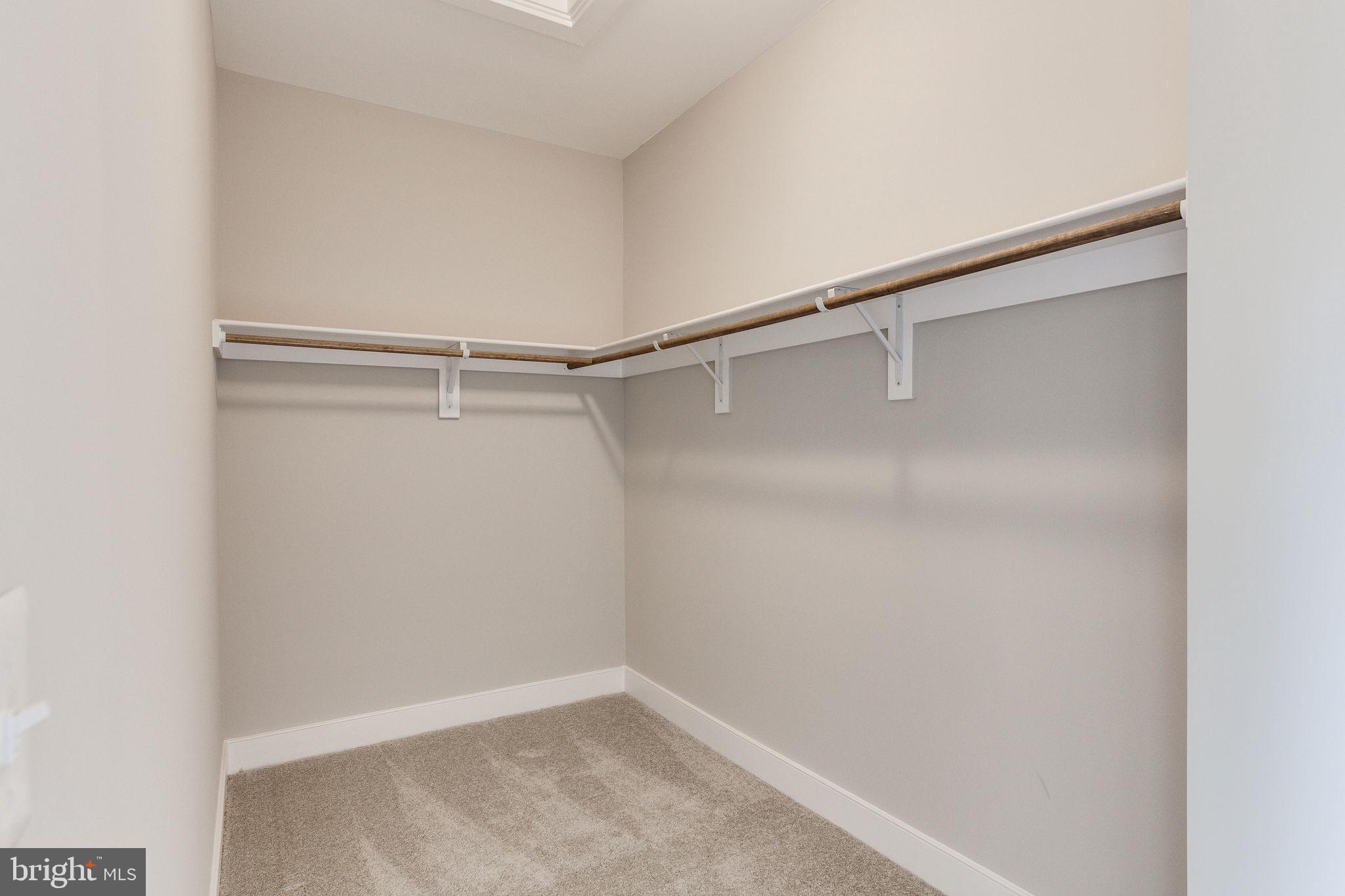 BROYHILL GLEN GARY PARK - Residential