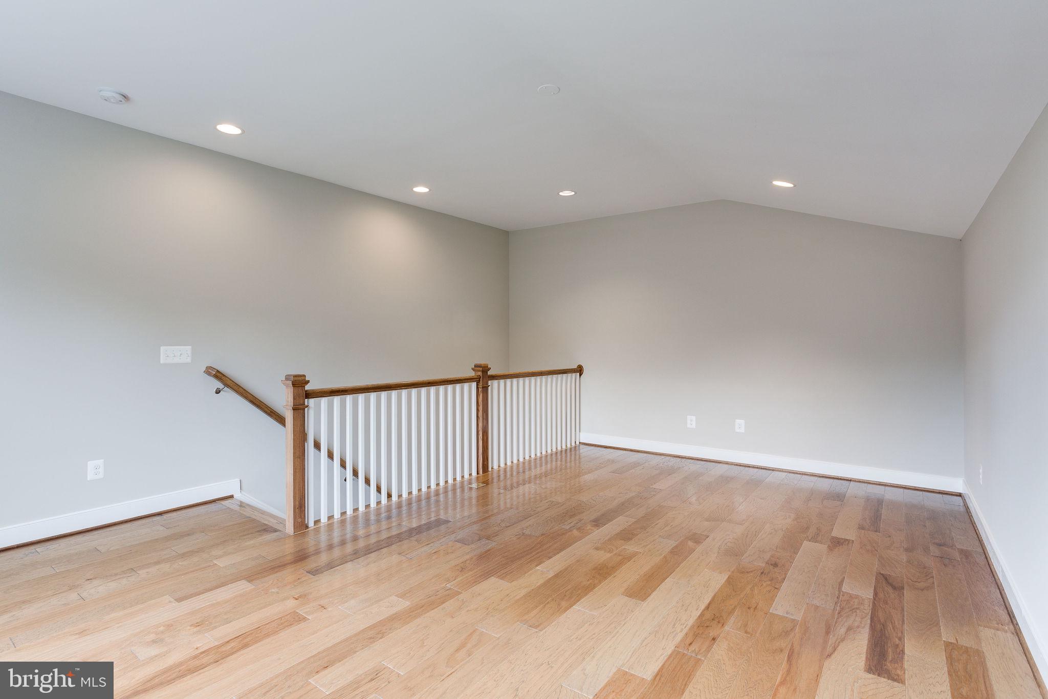 BROYHILL GLEN GARY PARK - Residential