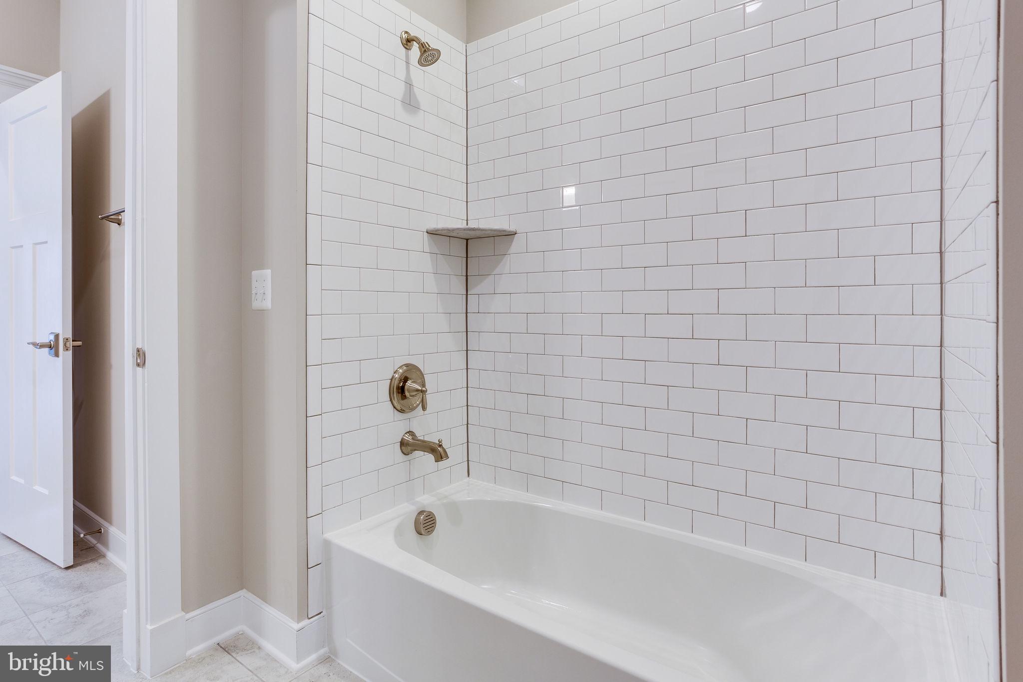 BROYHILL GLEN GARY PARK - Residential